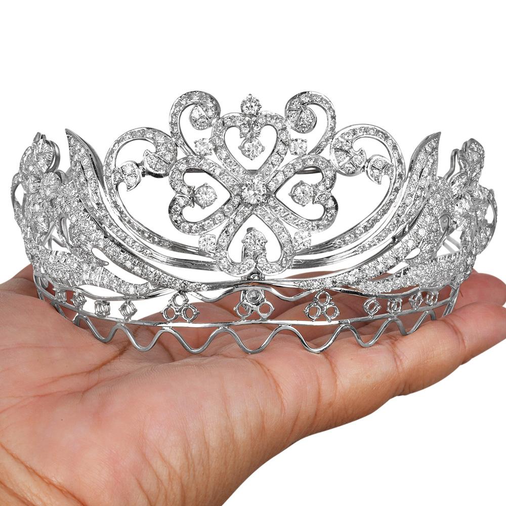 Antique French Floral Design Platinum Diamond Tiara with Detachable Brooch

This magnificent French tiara, crafted in luxurious platinum, is a masterpiece of elegance and refinement. Adorned with brilliant-cut round diamonds, this piece features