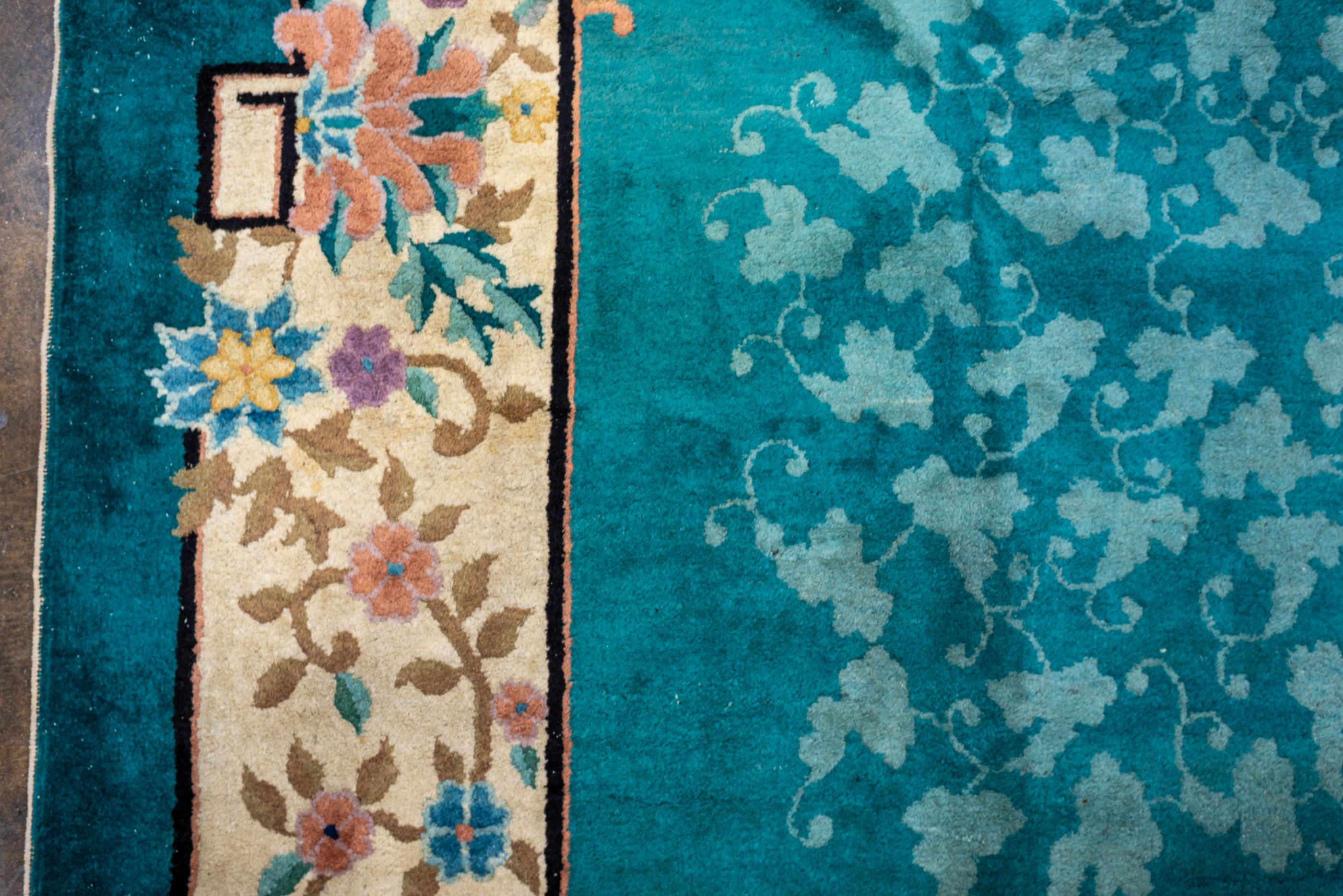 Antiker chinesischer Fette-Teppich mit kleinem Blattmuster im Zustand „Gut“ im Angebot in New York, NY