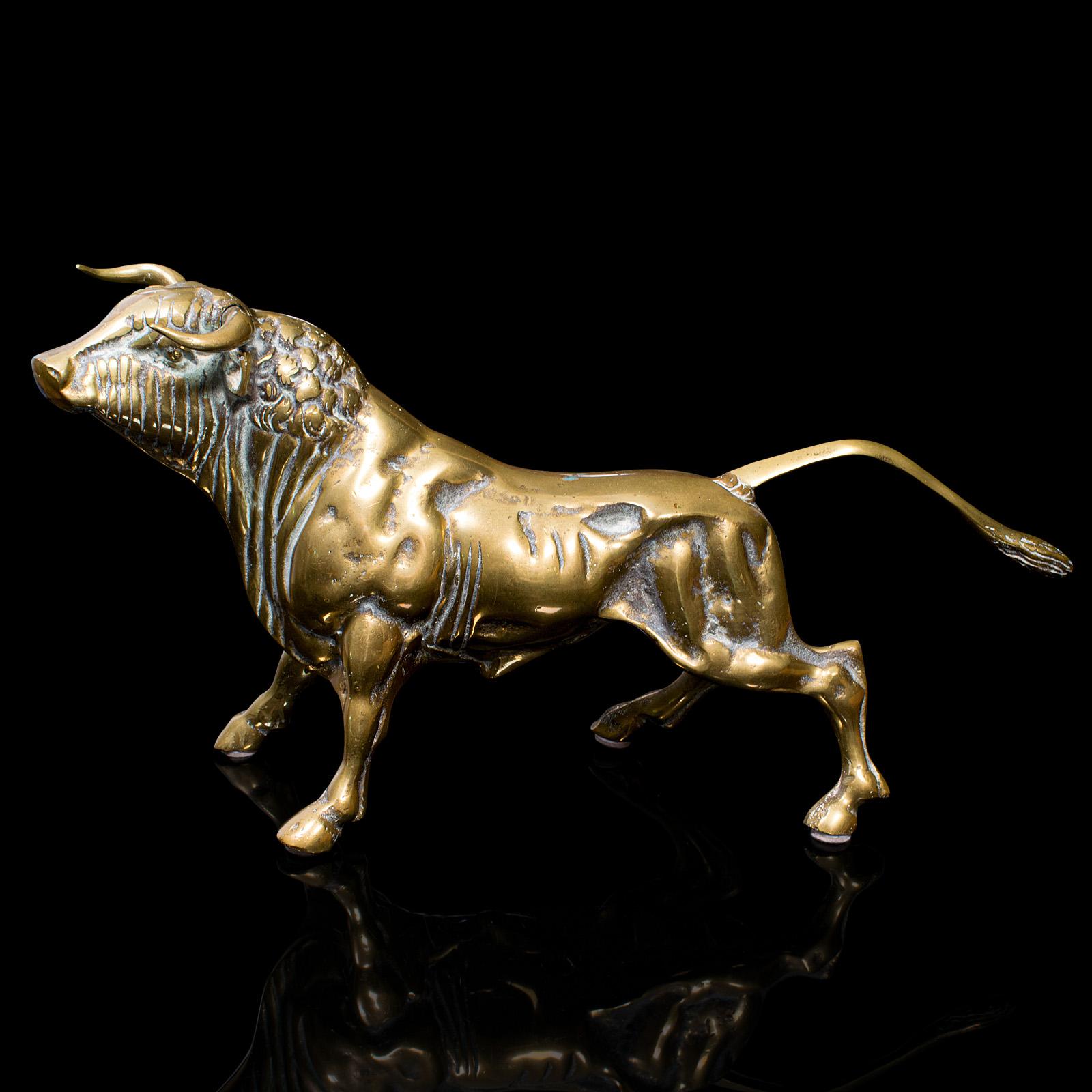 This is an antique fighting bull figure. An Italian, heavy brass ornamental statue, dating to the late Victorian period, circa 1900.

Superb weight with a powerful, muscular stance
Displays a desirable aged patina throughout
Polished brass