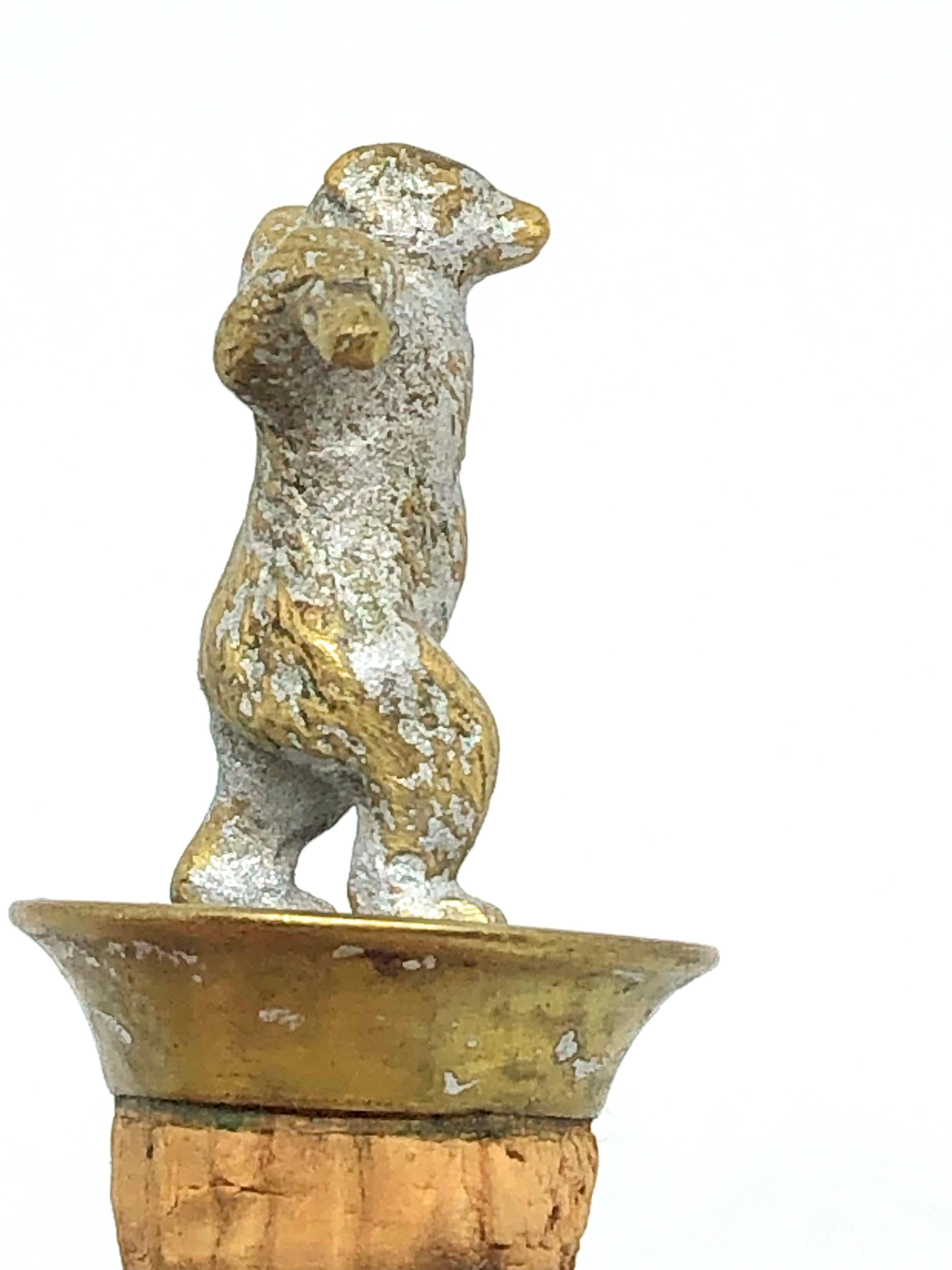 Antiguo Decantador de Vino de Metal Figurado Oso Animal Tapón y Corcho, Alemán siglo XX en venta