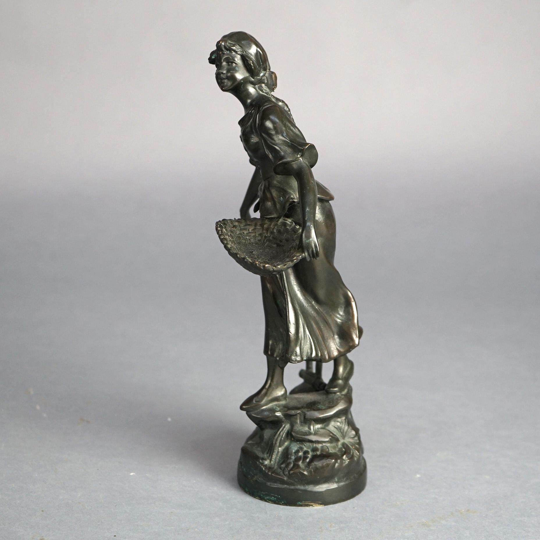 Antike figurale gegossene Bronzestatue eines Erntemädchens in ländlicher Umgebung mit Gießereimarke AL 468 C1900

Maße: 12''H x 6,5''B x 4,5''D