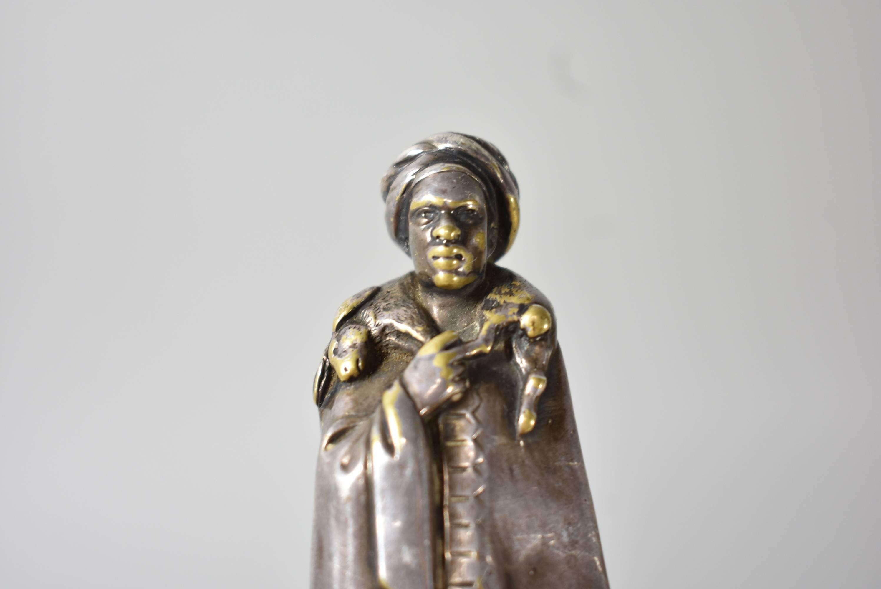 Turnoir à pages figuratif ancien en bronze avec chasseur arabe et lapin Bon état - En vente à Toledo, OH