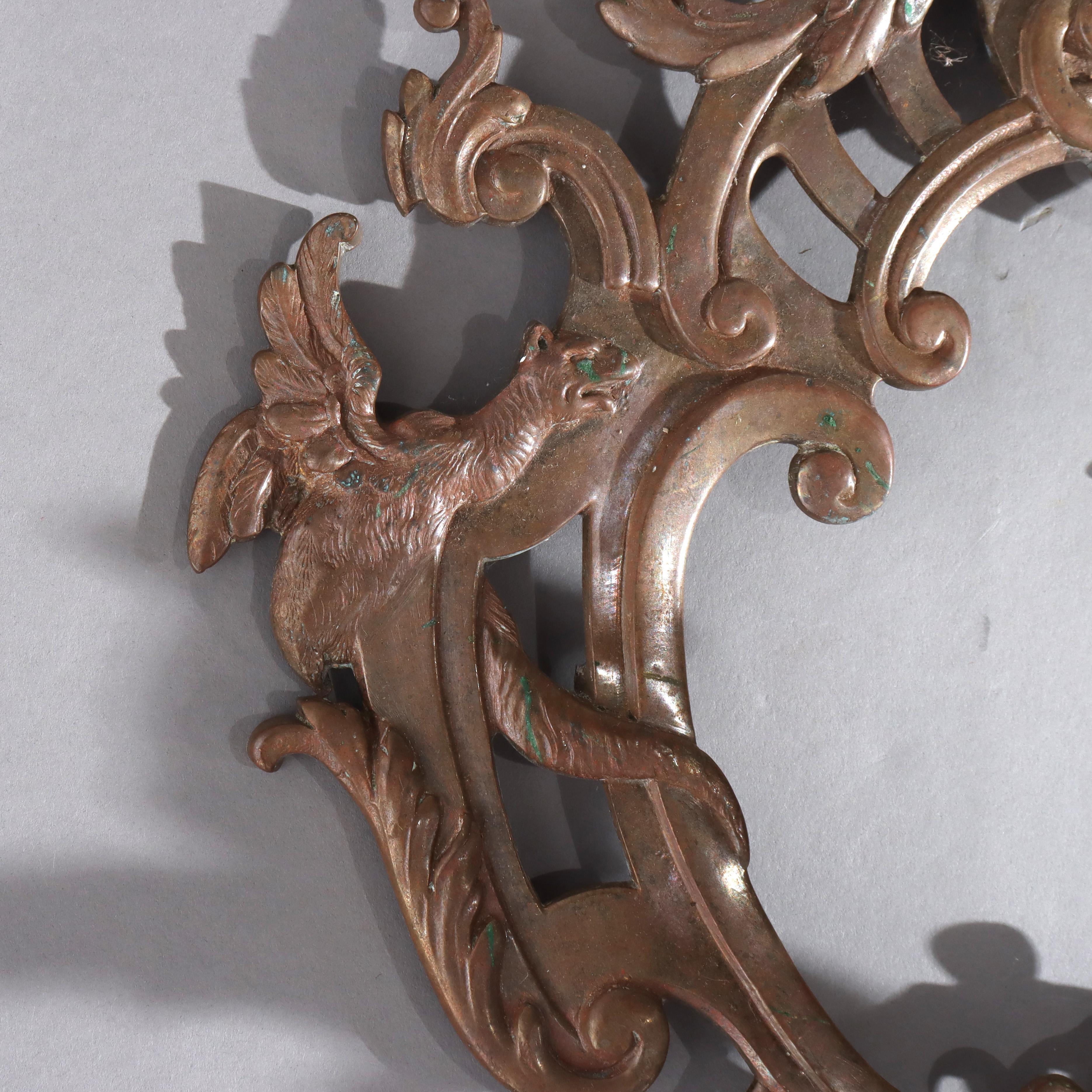 XIXe siècle Ancienne applique murale figurative en bronze à trois lumières représentant le dieu grec Mercure, vers 1880 en vente