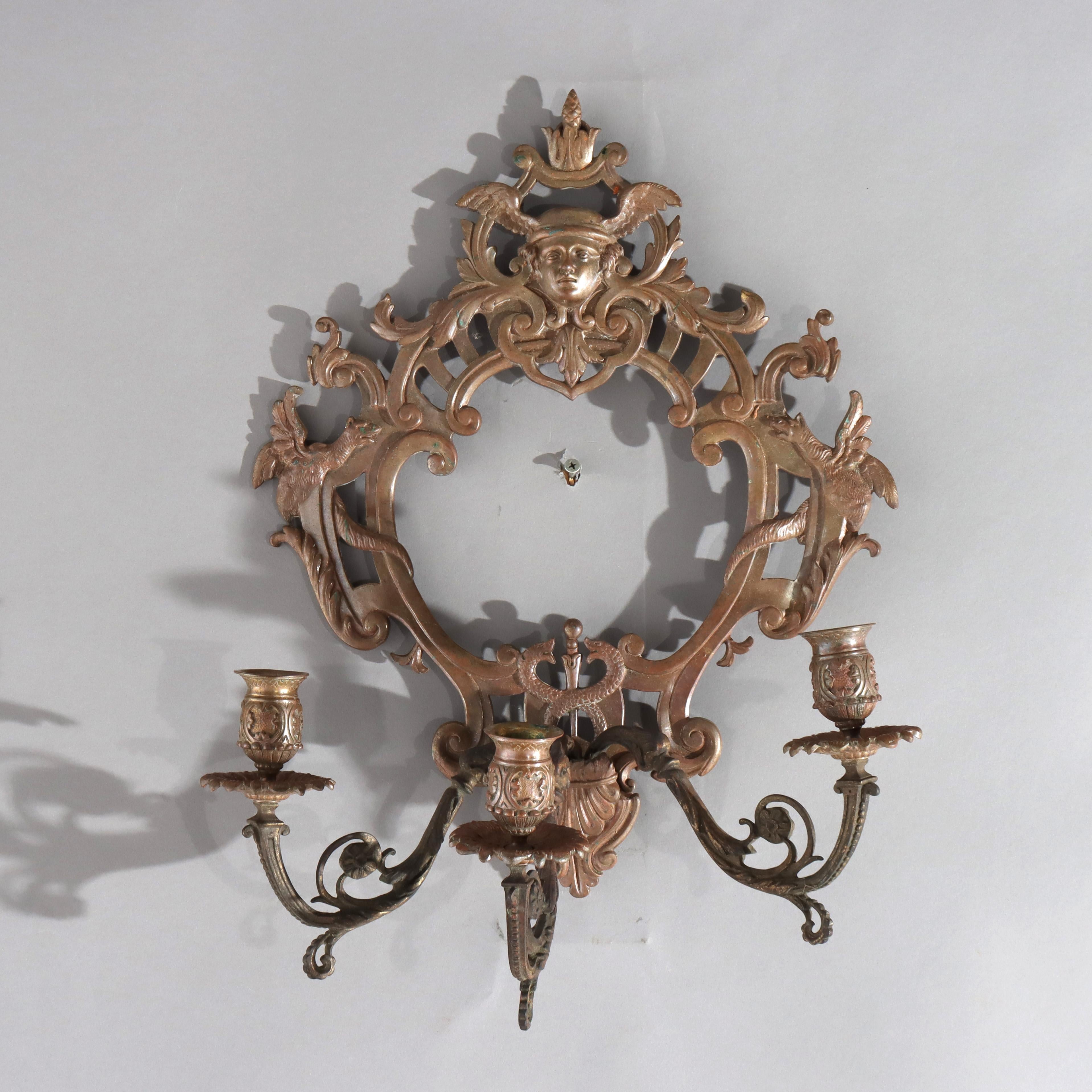 Bronze Ancienne applique murale figurative en bronze à trois lumières représentant le dieu grec Mercure, vers 1880 en vente