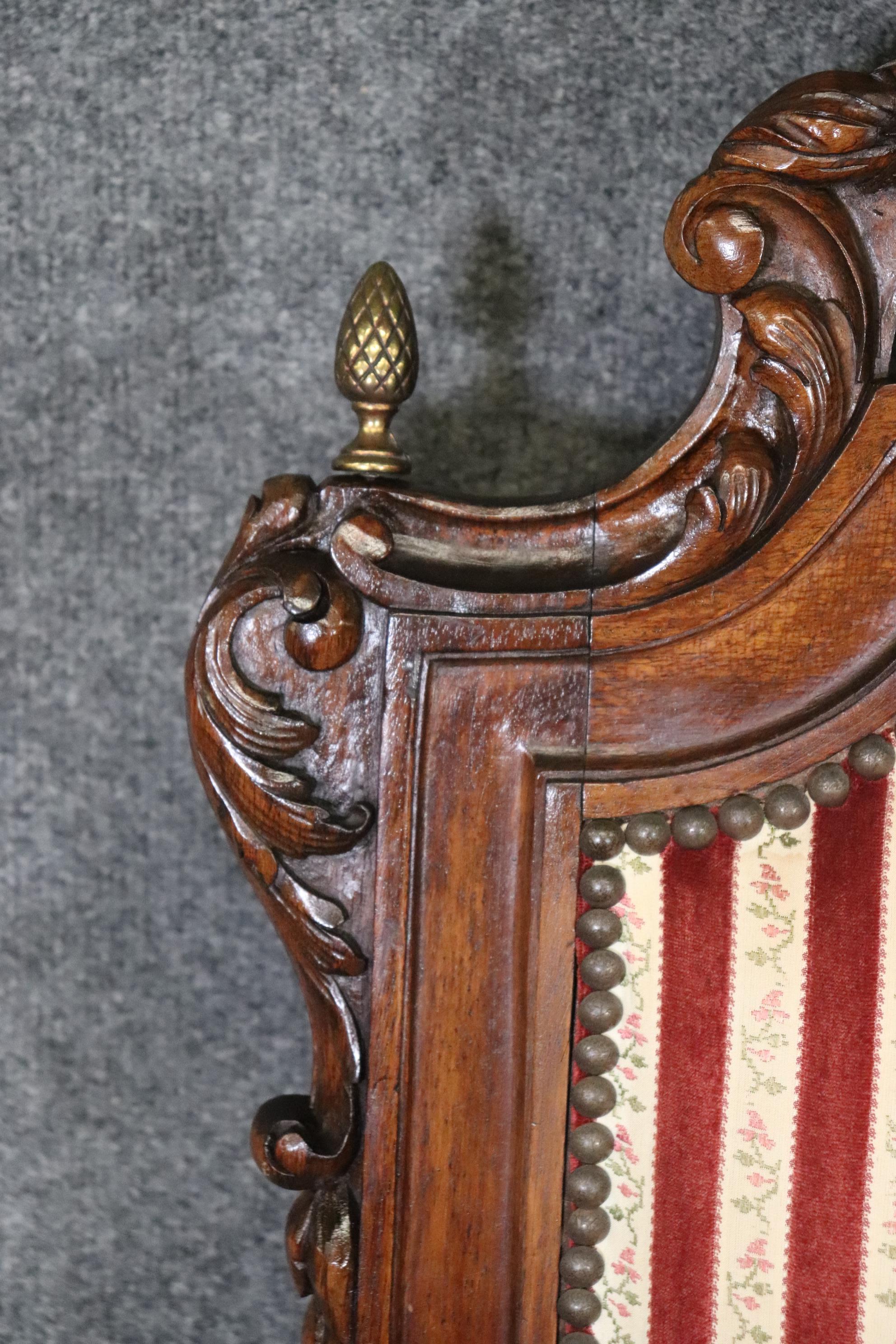Ancienne chaise trône sculptée figurative en vente 4