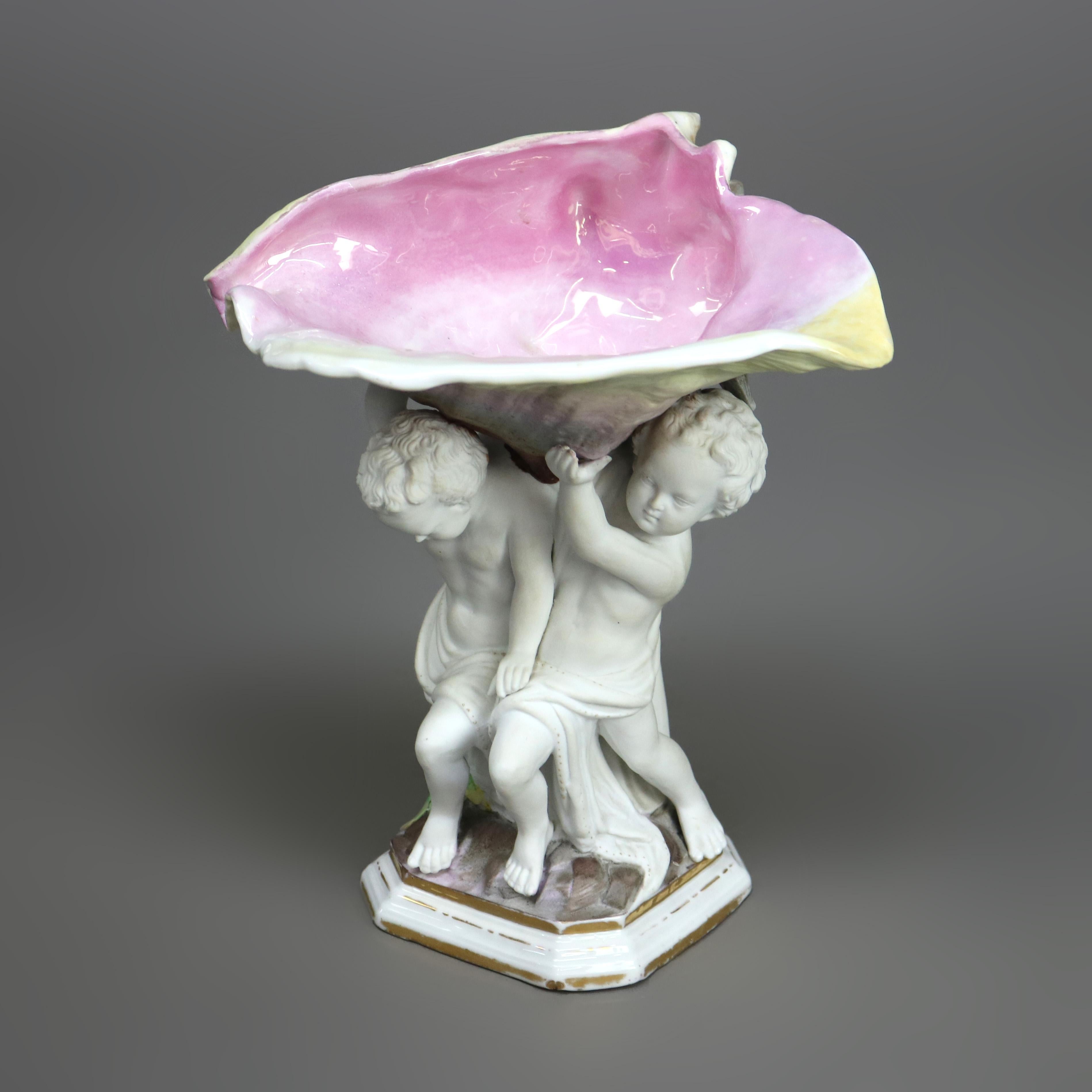Compotier ancien en porcelaine biscuit avec chérubins et coquillages, vers 1890 Bon état - En vente à Big Flats, NY