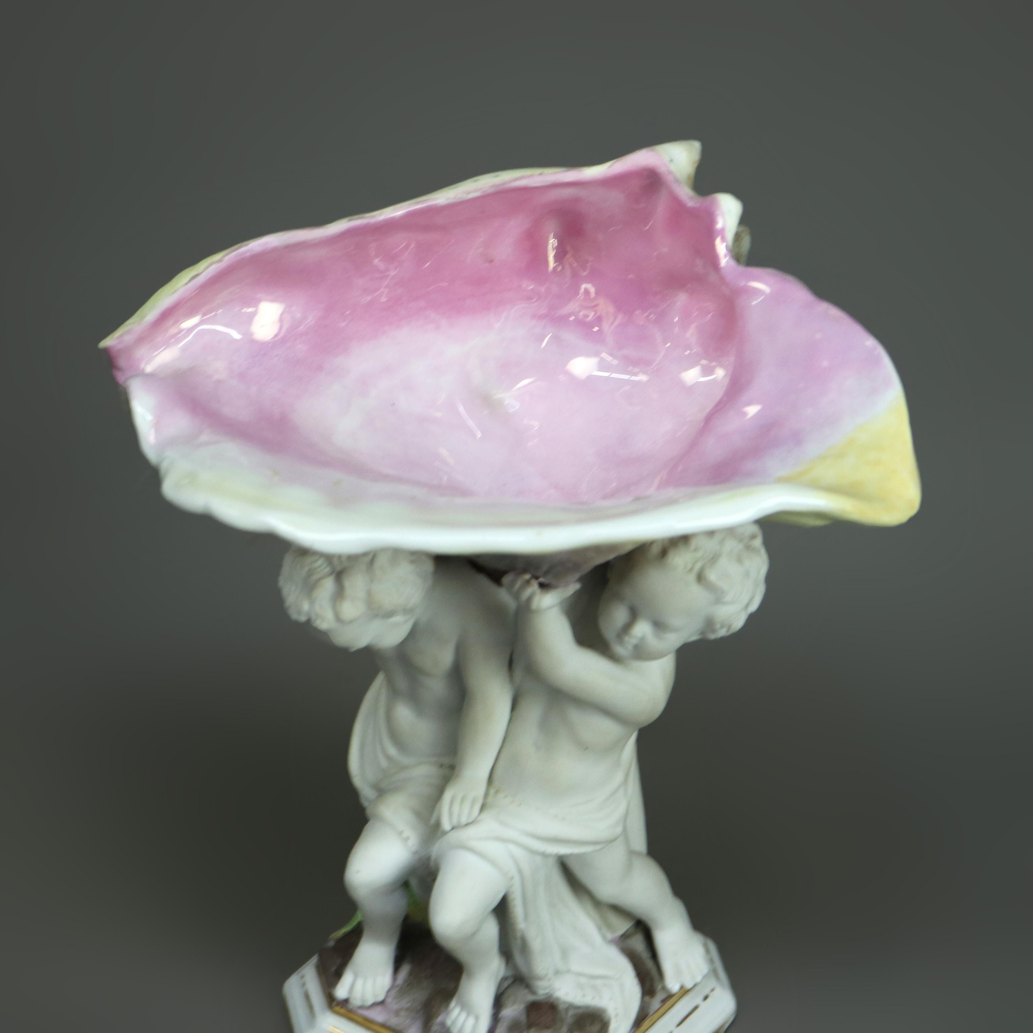 XIXe siècle Compotier ancien en porcelaine biscuit avec chérubins et coquillages, vers 1890 en vente