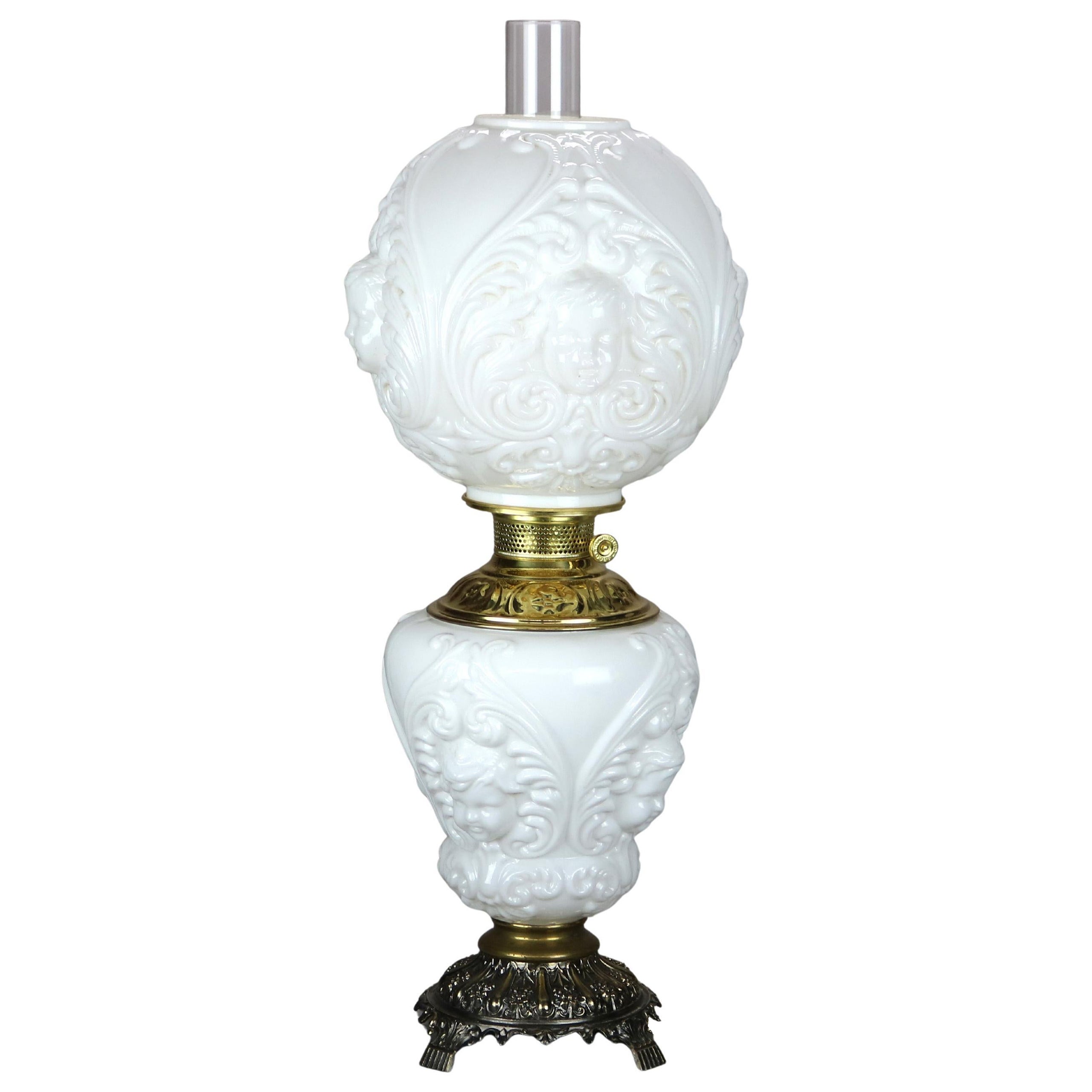 Ancienne lampe de bureau chérubin en verre dépoli soufflé avec le vent, vers 1890