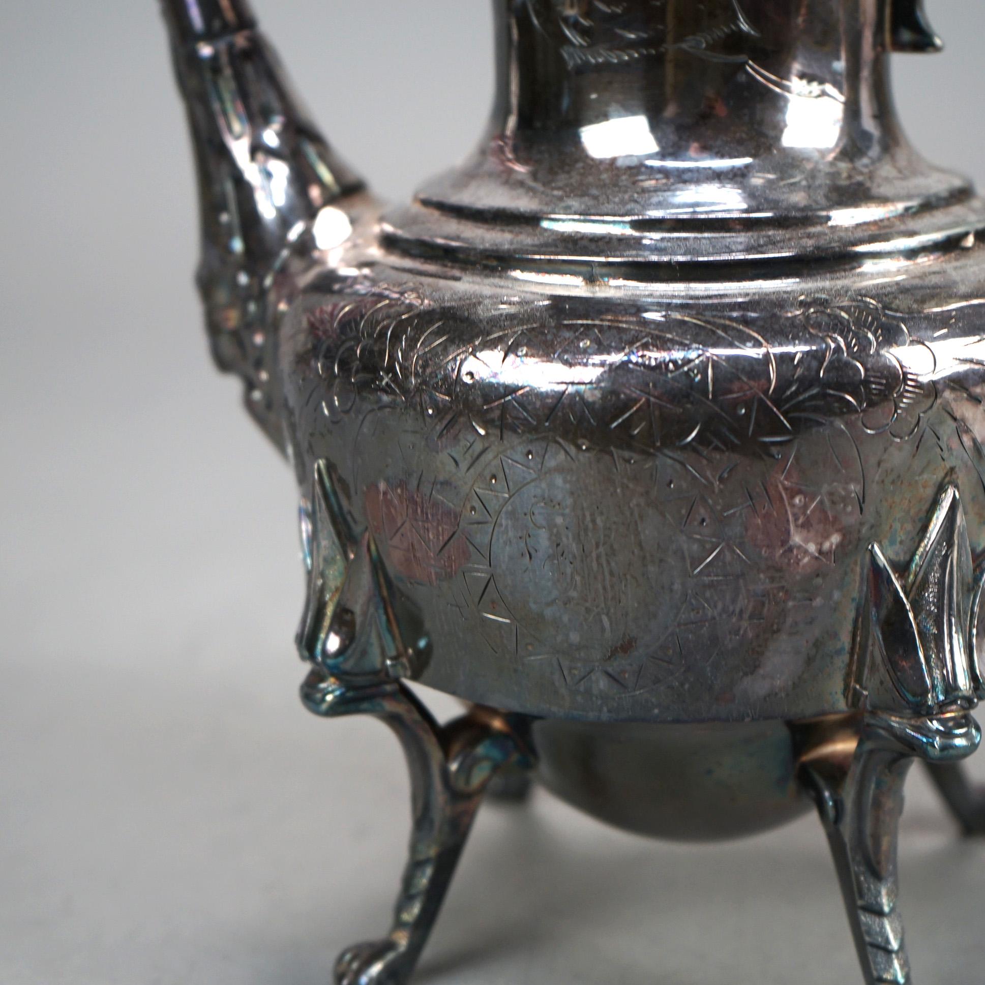 Théière ancienne en métal argenté figuratif et pieds de griffes C1890 en vente 3