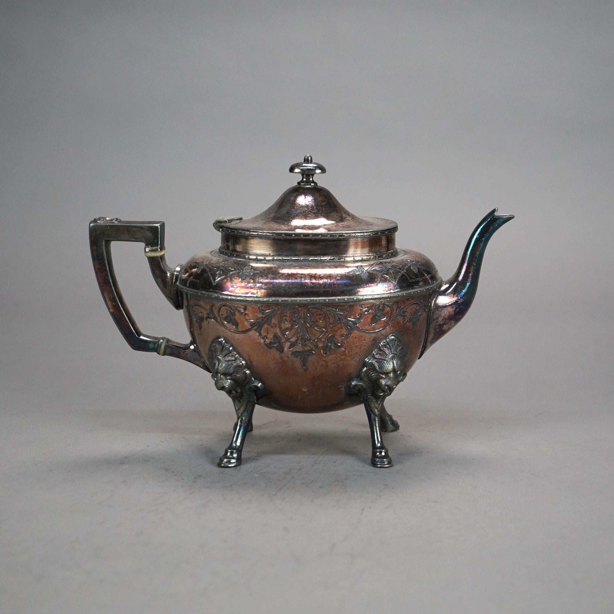Théière ancienne figurative et sur pied en métal argenté C1890 Bon état - En vente à Big Flats, NY