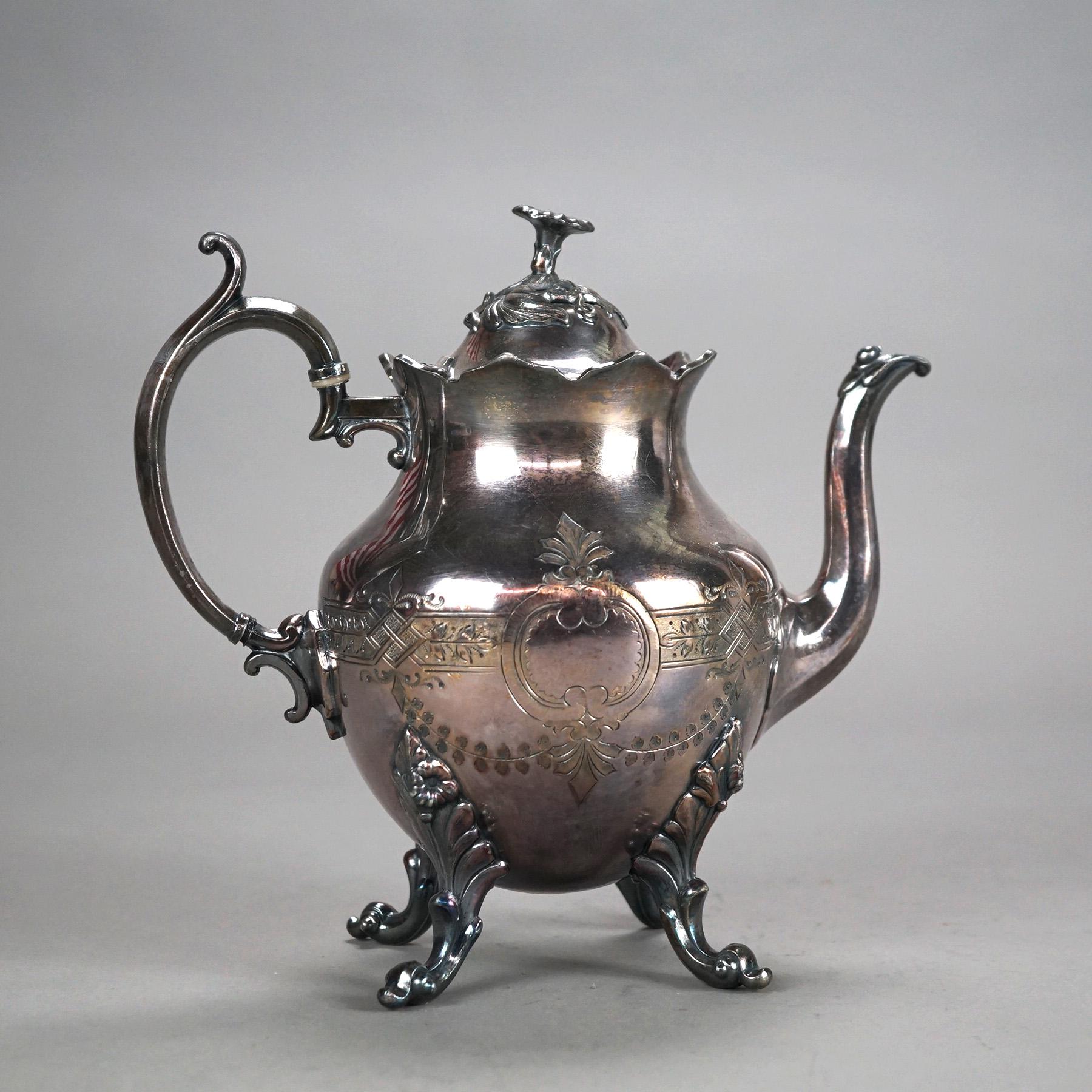 Théière ancienne figurative et sur pied en métal argenté C1890 Bon état - En vente à Big Flats, NY