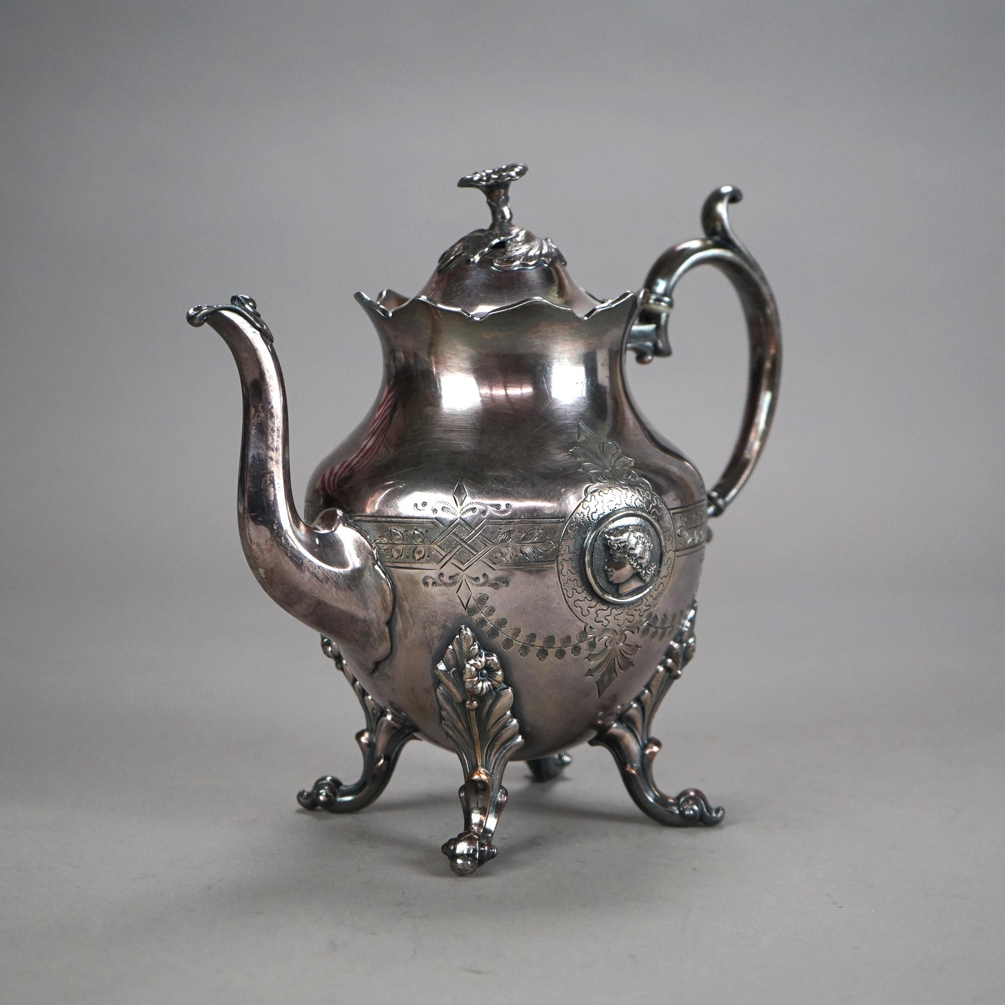 XIXe siècle Théière ancienne figurative et sur pied en métal argenté C1890 en vente