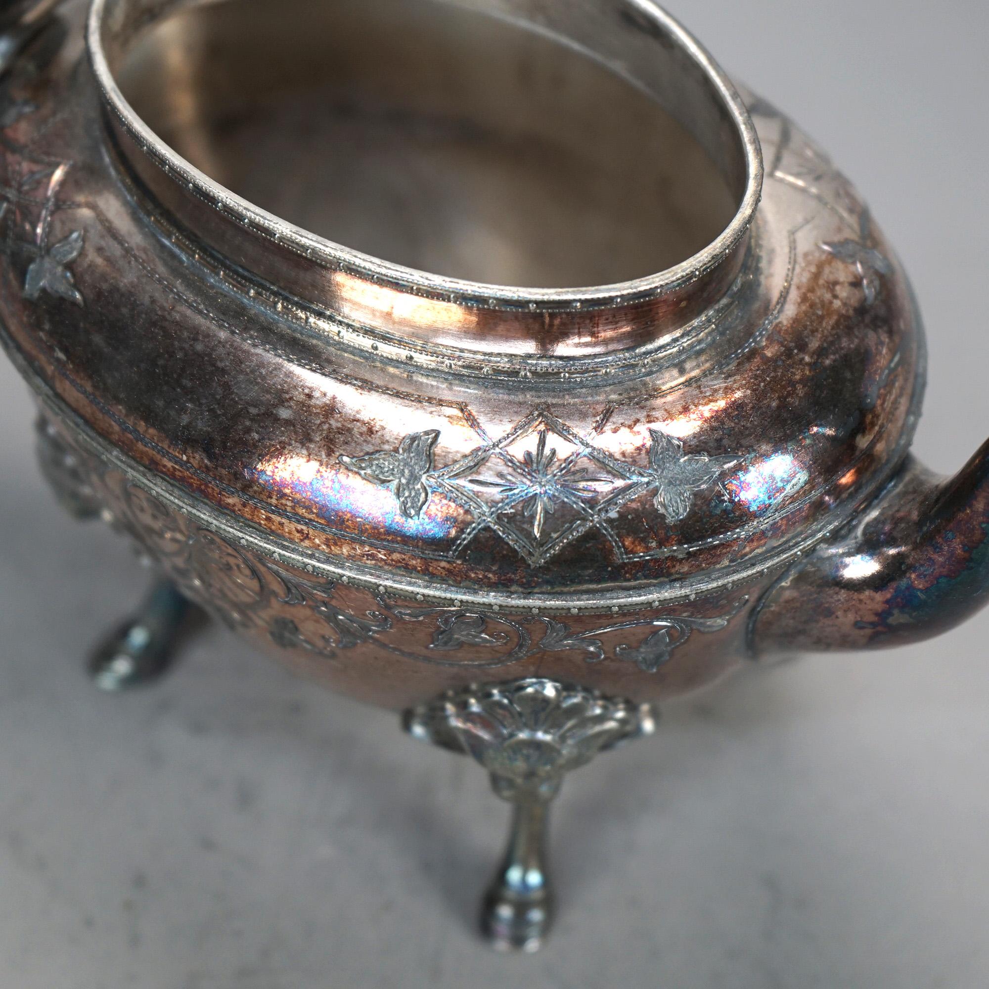 Plaqué argent Théière ancienne figurative et sur pied en métal argenté C1890 en vente