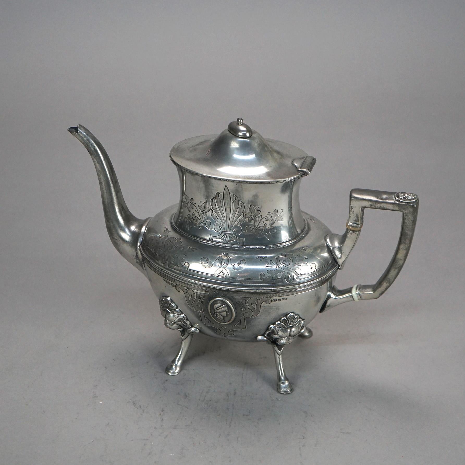 Plaqué argent Théière ancienne figurative et sur pied en métal argenté C1890 en vente