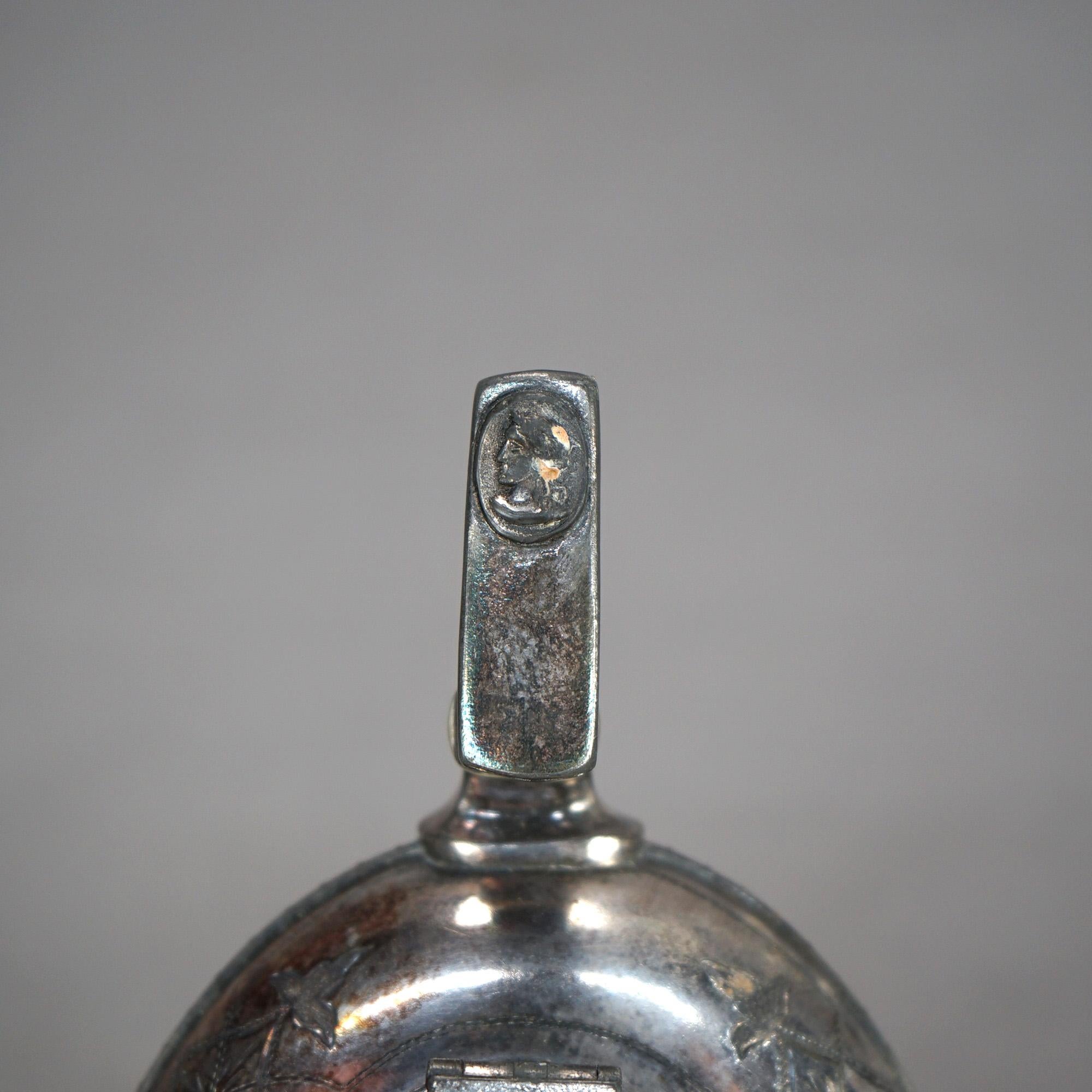 Théière ancienne figurative et sur pied en métal argenté C1890 en vente 2