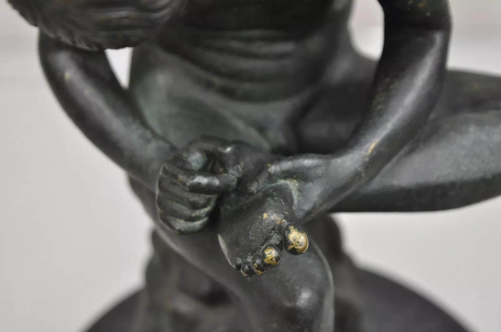 Sconosciuto Antique French Bronze Spinario Boy With Thorn (Ragazzo Spinario con Spina) Scultura da 10,5 pollici in vendita