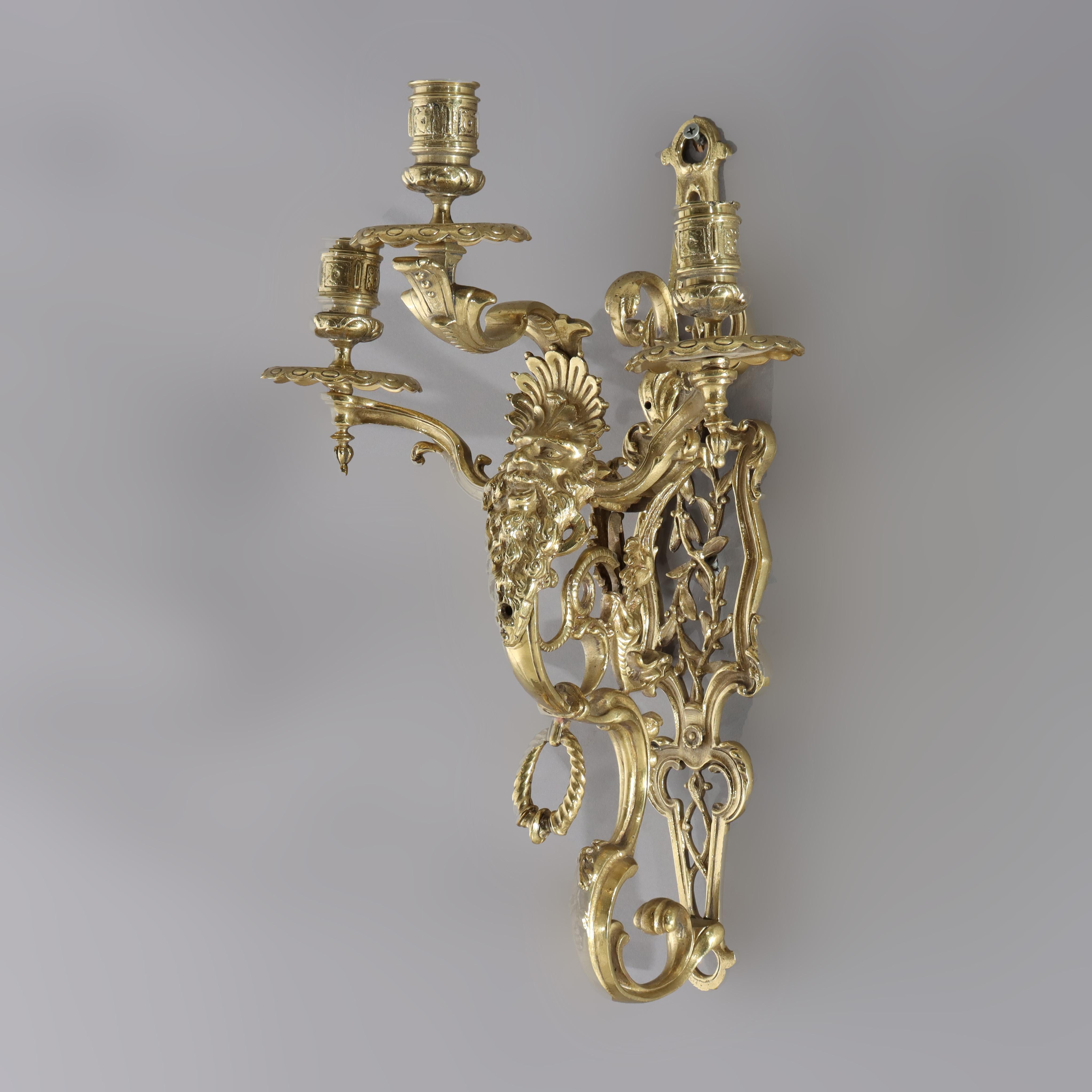 Antiguo Aplique Figurado de Bronce Dorado de Tres Luces con Máscara C1920.   
18