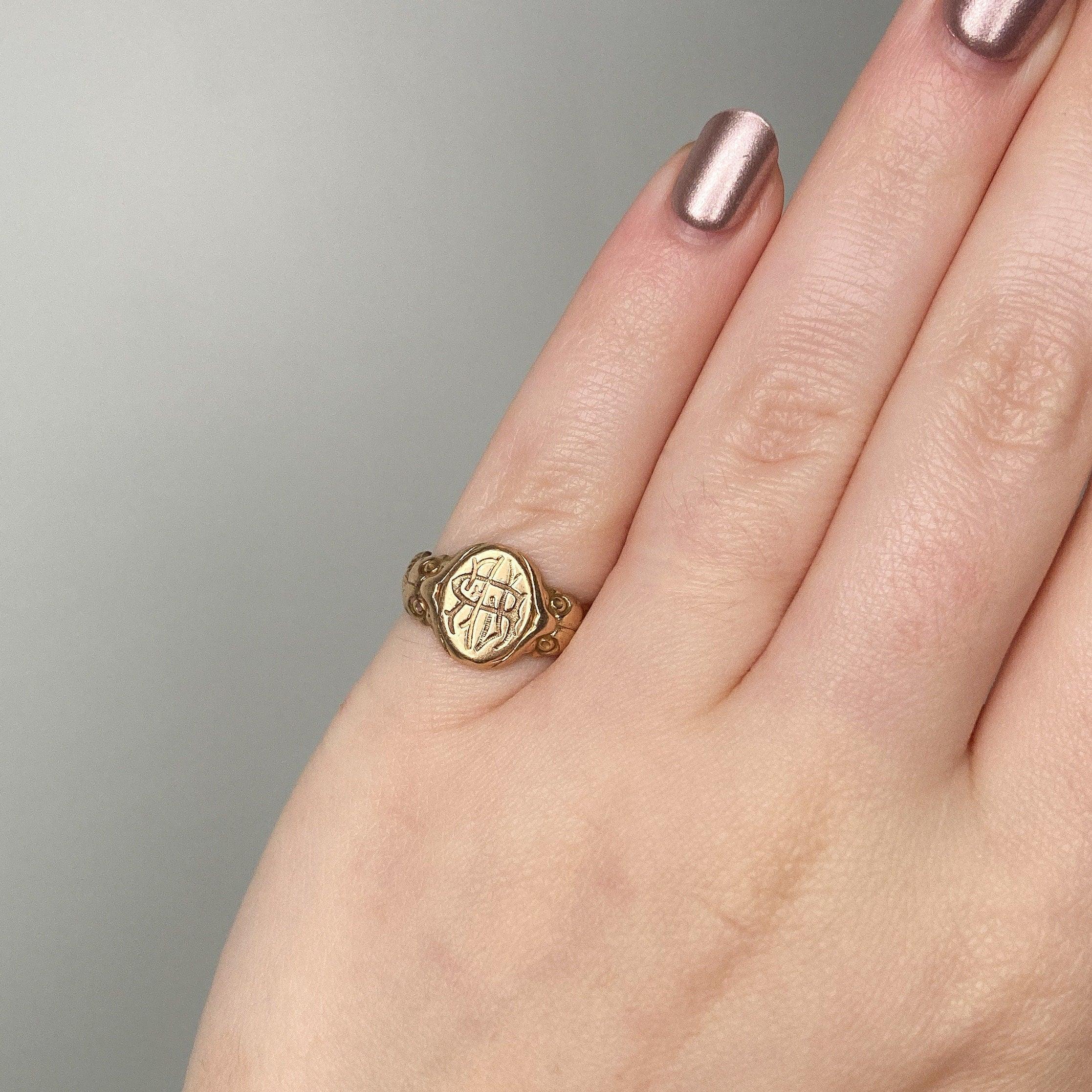 Antique Figural Signet Ring of 10k Gold 1