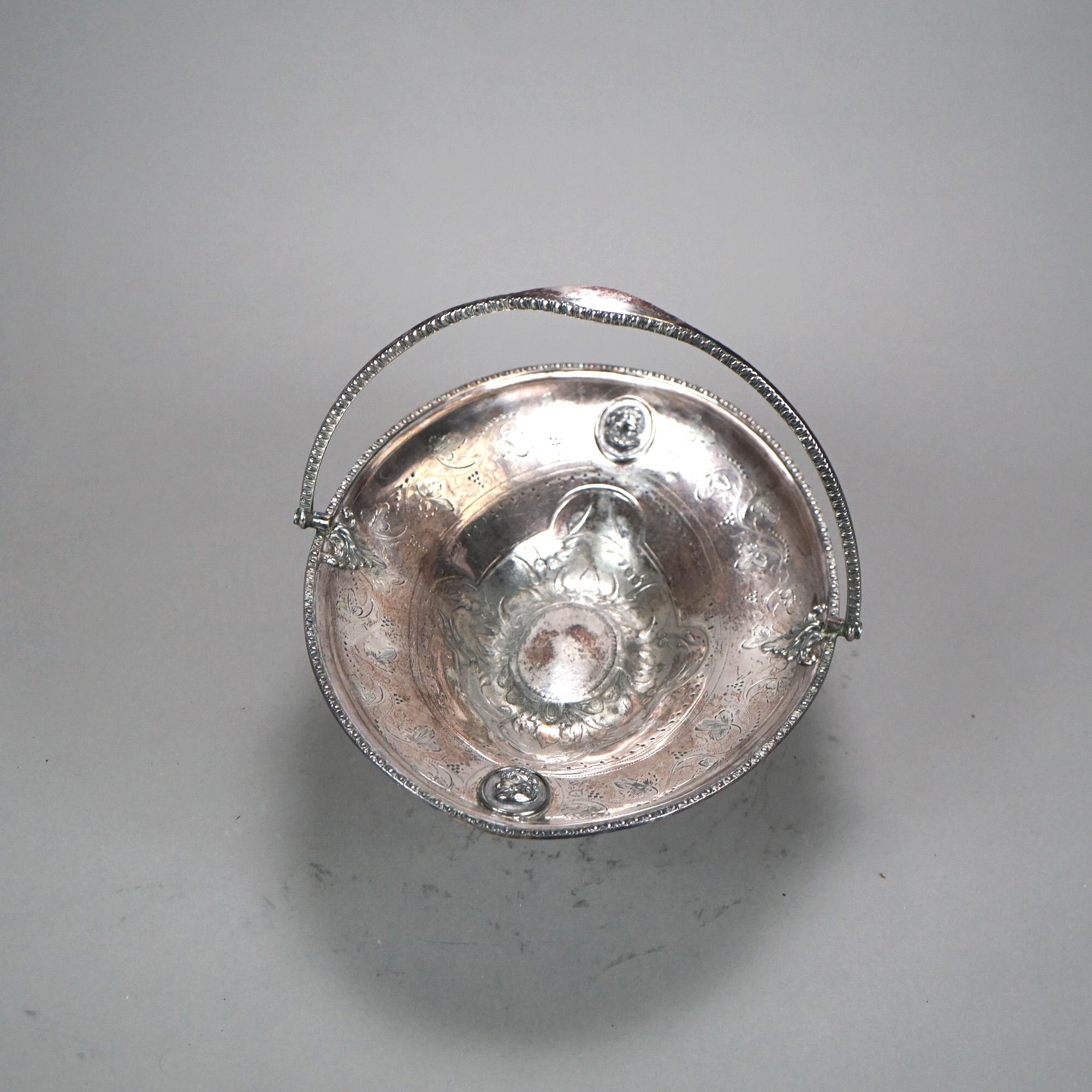 Placcato argento Antica Fruttiera figurata placcata in argento C1890 in vendita
