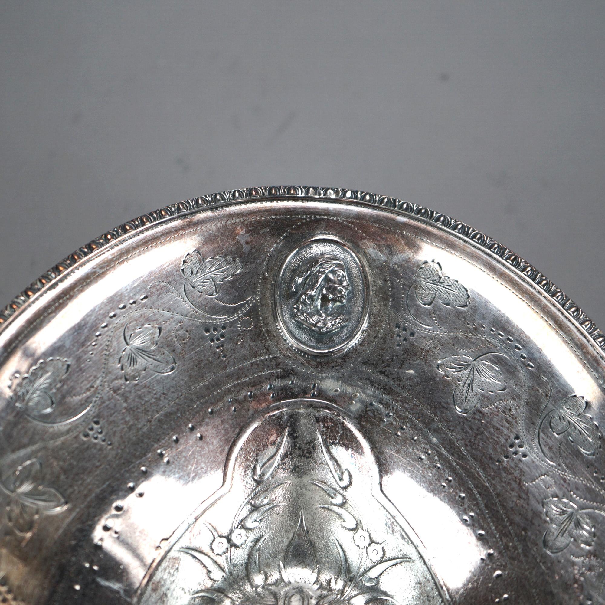 Antica Fruttiera figurata placcata in argento C1890 in vendita 2