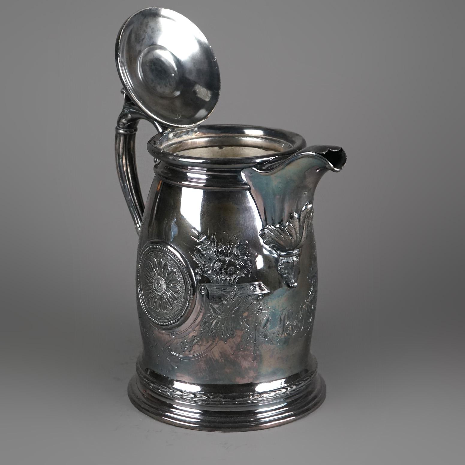 Pichet à eau insufflé figuratif ancien en métal argenté C1890 en vente 2