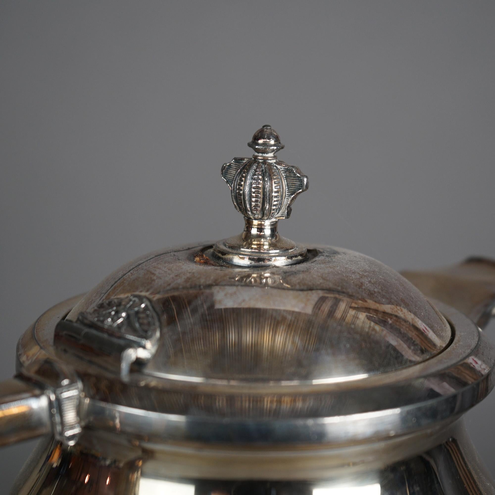 XIX secolo Antica teiera figurata inclinabile placcata in argento C1890 in vendita