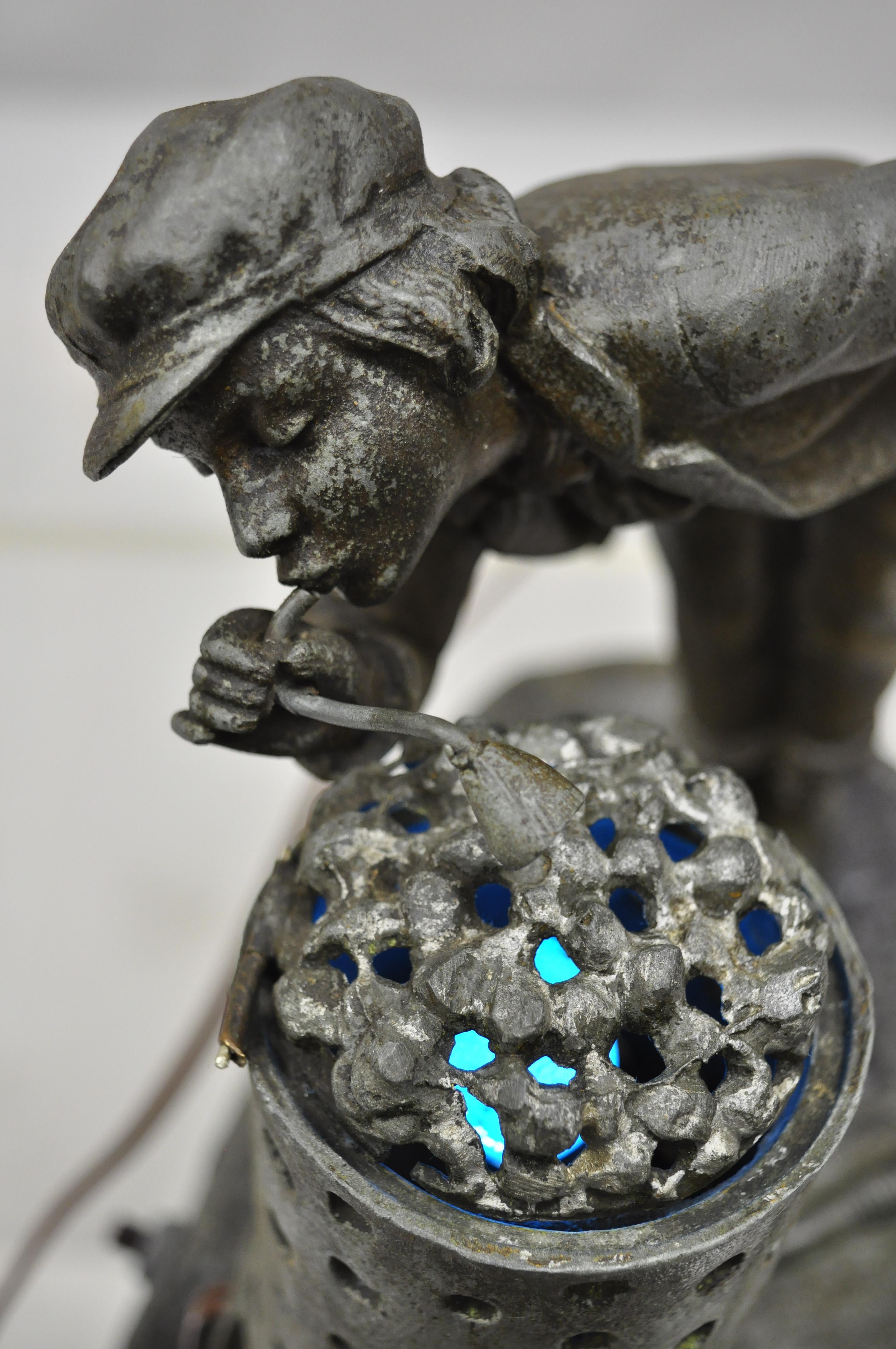 Art nouveau Antique Figurative Spelter Metal Ahi La Bonne Pipe Ranieri Statue Art Deco Lamp B en vente