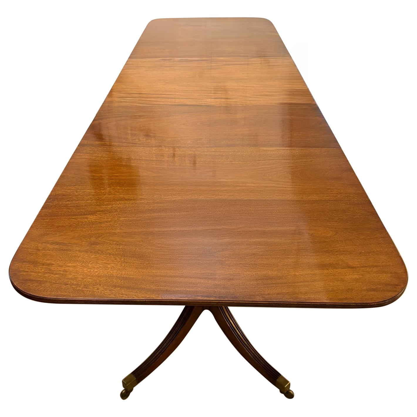 Antique Figured Mahogany Quality Three-Pillar 18 Seater Extending Dining Table
