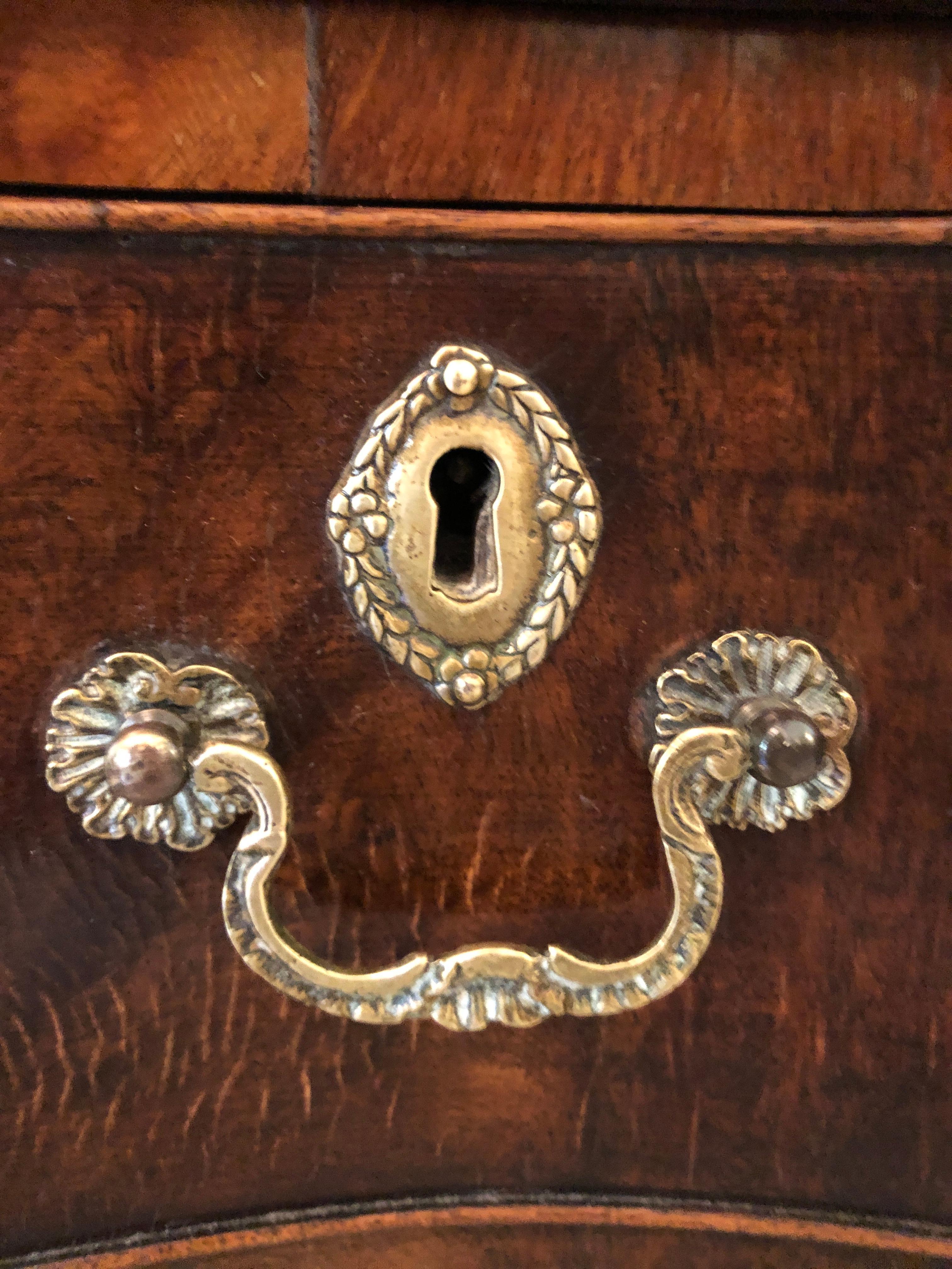  Antique Figured Mahogany Serpentine Shaped Knee Hole Desk For Sale 1