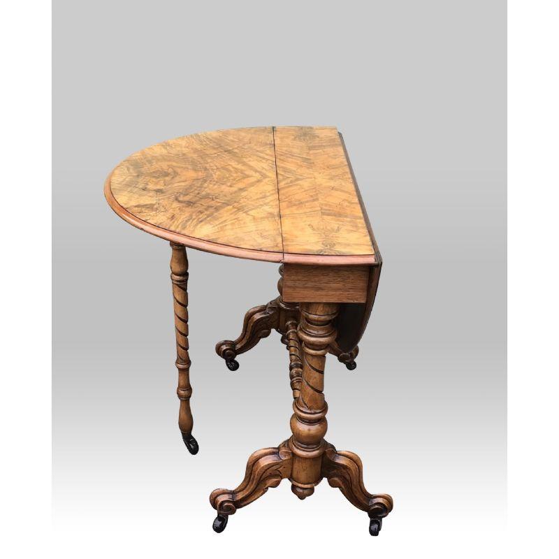 Lovely Antique Figured Walnut Baby Sutherland Drop leaf table of small porportions 

Honigfarbe Nussbaum 
C1870 
24 Zoll x 24 Zoll x 6 Zoll {Öffnung bis 30 Zoll} 
 
Erklärung: Dieser Artikel ist antik. Das Herstellungsdatum wird mit 1870