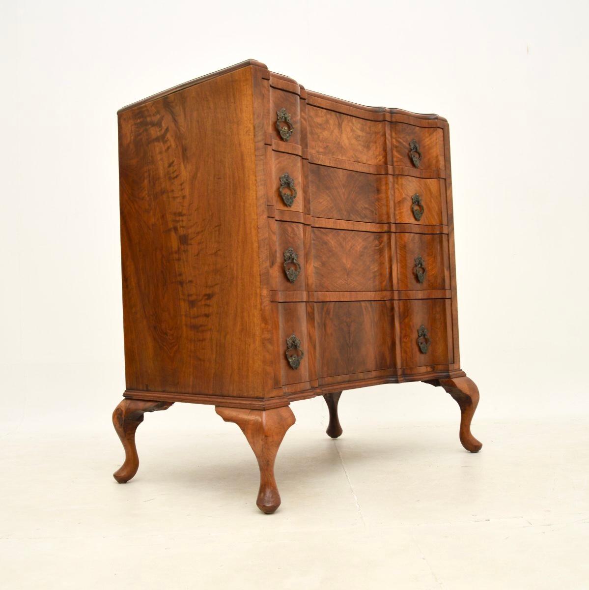 Antique Figured Walnut Chest of Drawers In Good Condition For Sale In London, GB