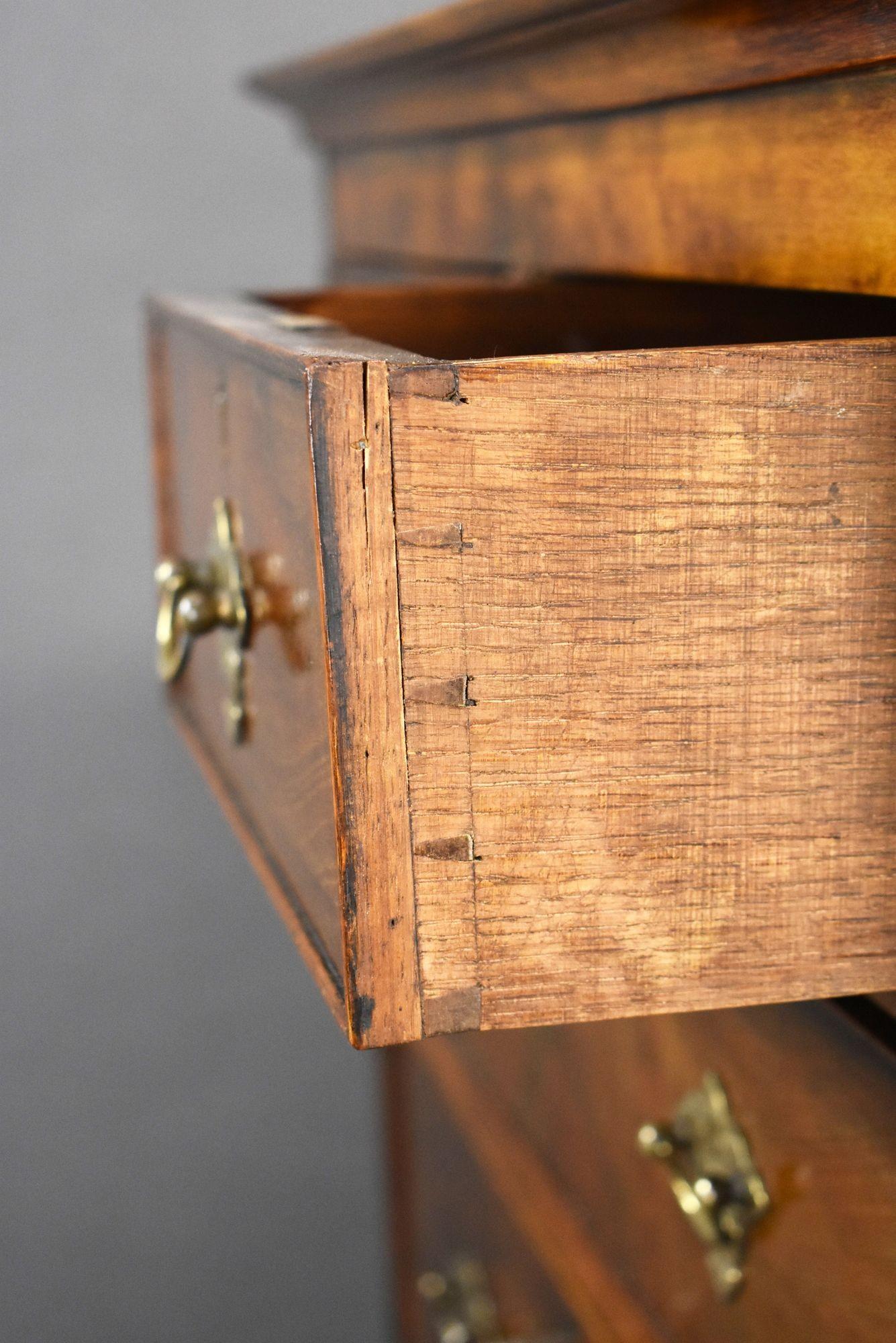 Antique Figured Walnut Chest on Chest in vendita 5