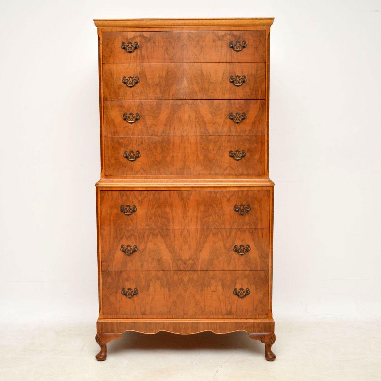 Antique figured walnut chest on chest in excellent condition, dating to circa 1930s period. This chest has a lovely pattern in the wood running right through all the drawers which are graduated in depth. They have original brass handles. The front