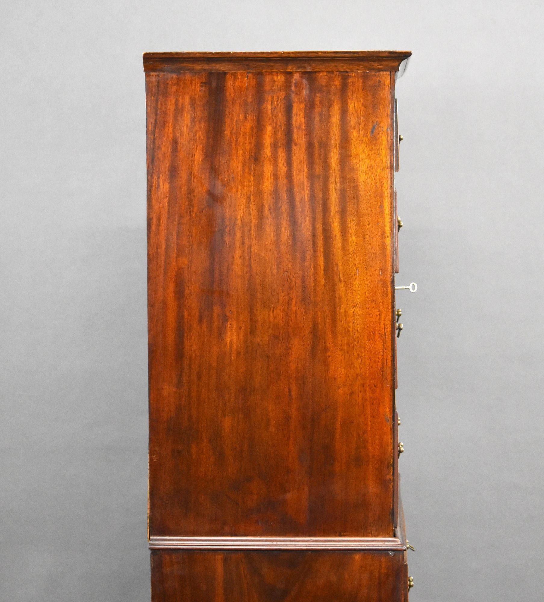 Antique Figured Walnut Chest on Chest in vendita 1