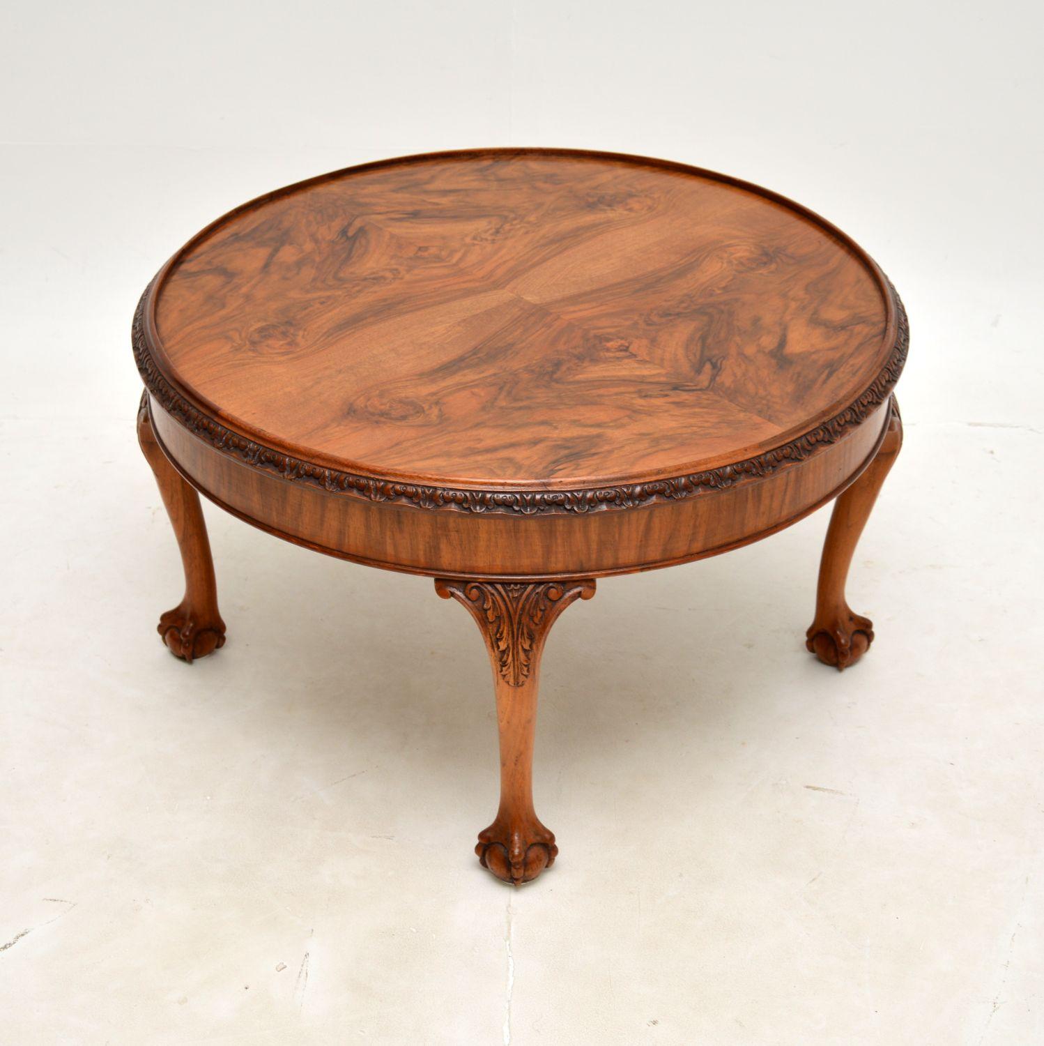 A wonderful antique figured walnut coffee table, made in England and dating from the 1920-30’s.

It is of superb quality and is a very useful size. The circular top has absolutely gorgeous figured walnut grain patterns, this sits on cabriole legs