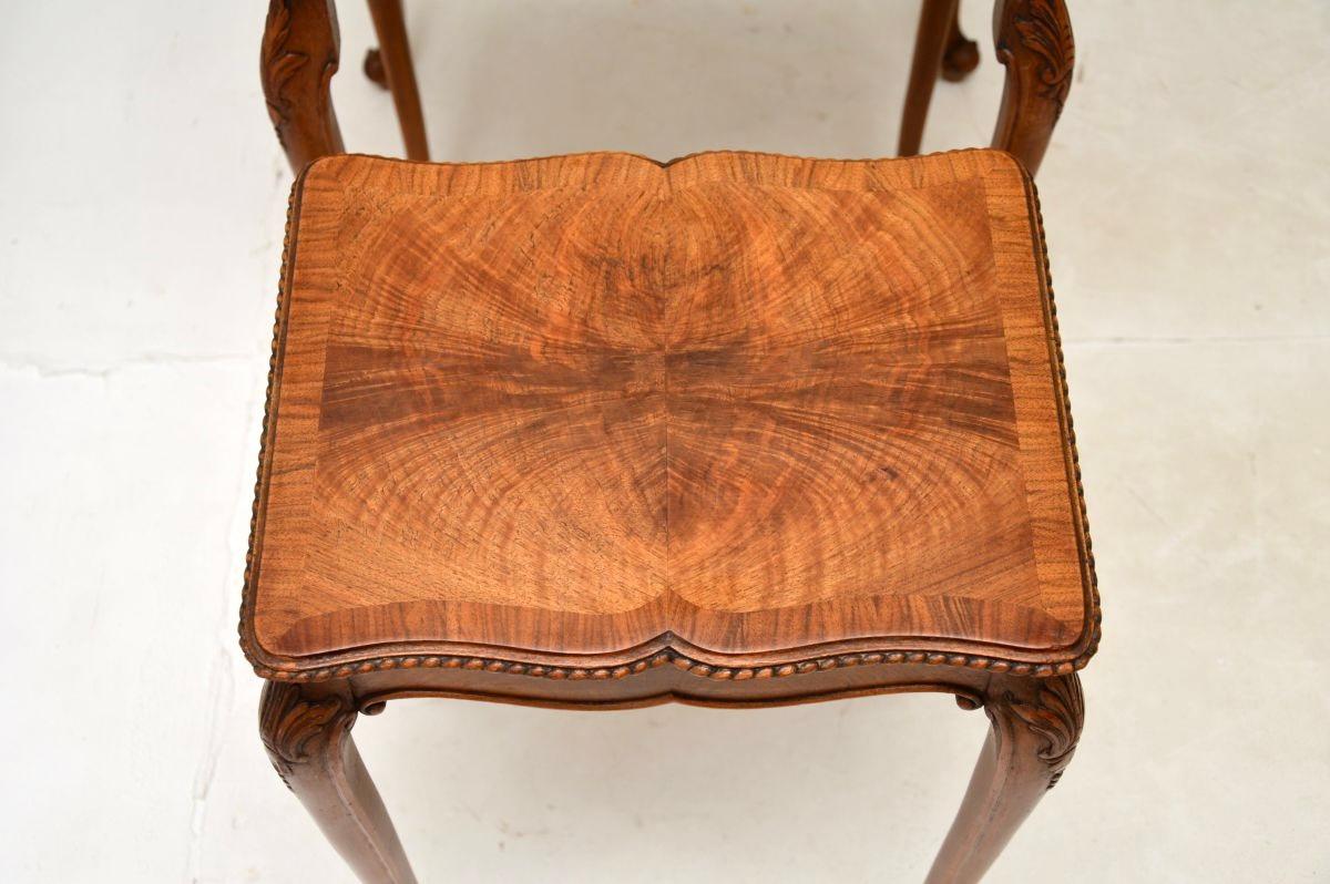 Antikes Tischnest aus gemasertem Nussbaumholz 3