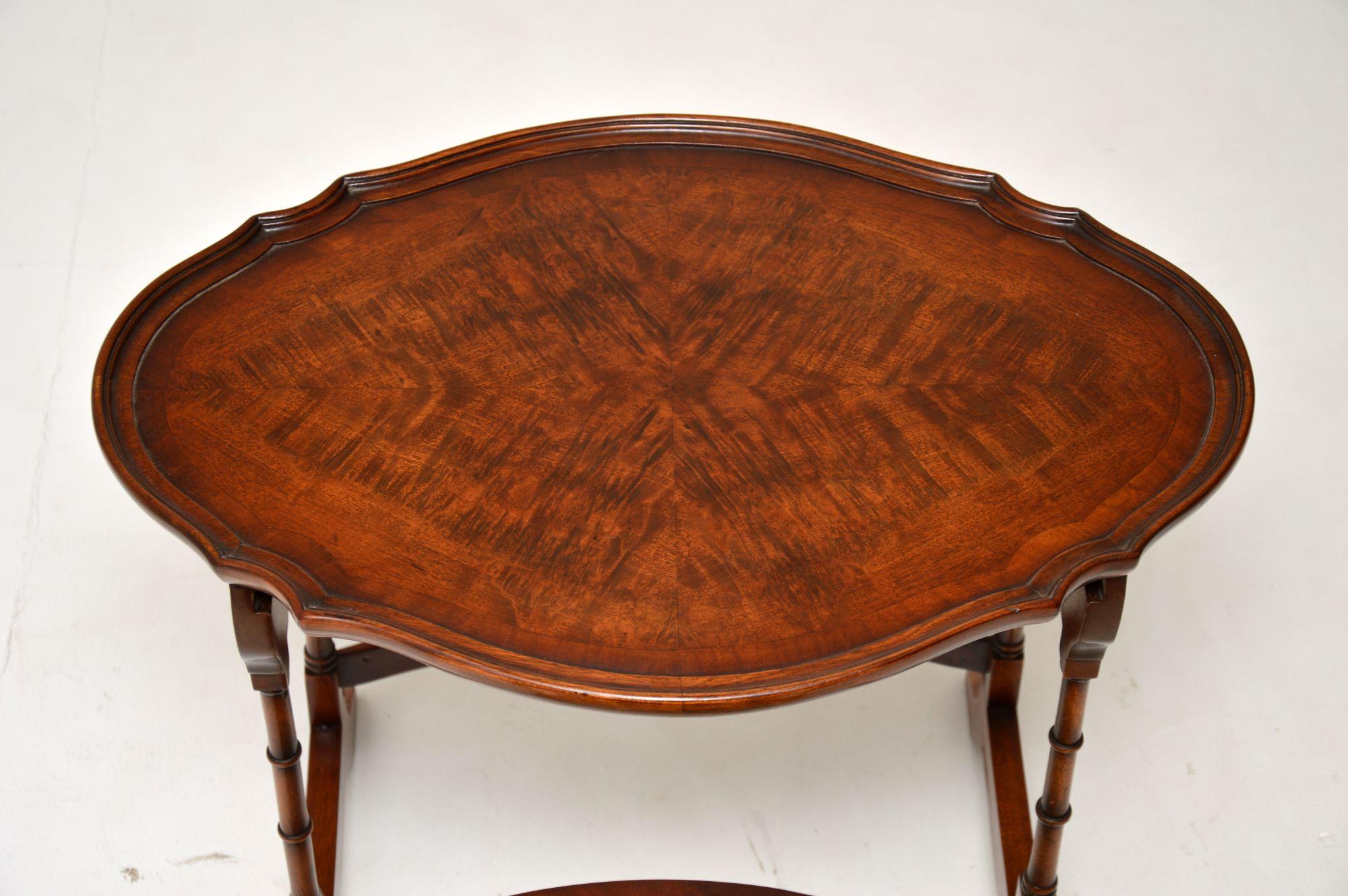 Antique Figured Walnut Nest of Three Tables In Good Condition In London, GB