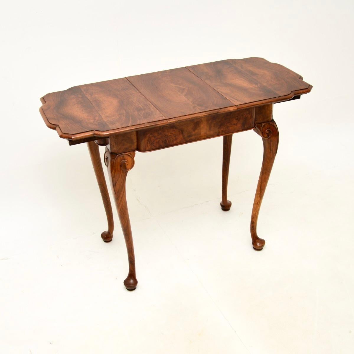 A smart and interesting antique figured walnut occasional side table. This was made in England, it dates from around the 1920’s.

It is of superb quality and is a useful size. The table drawers apart in the middle and there is an extension leaf that