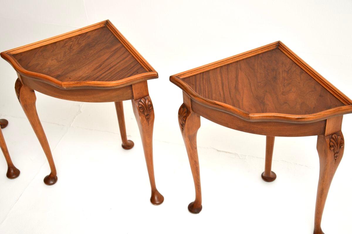 Antique Figured Walnut Pie Crust Nesting Coffee Table For Sale 4