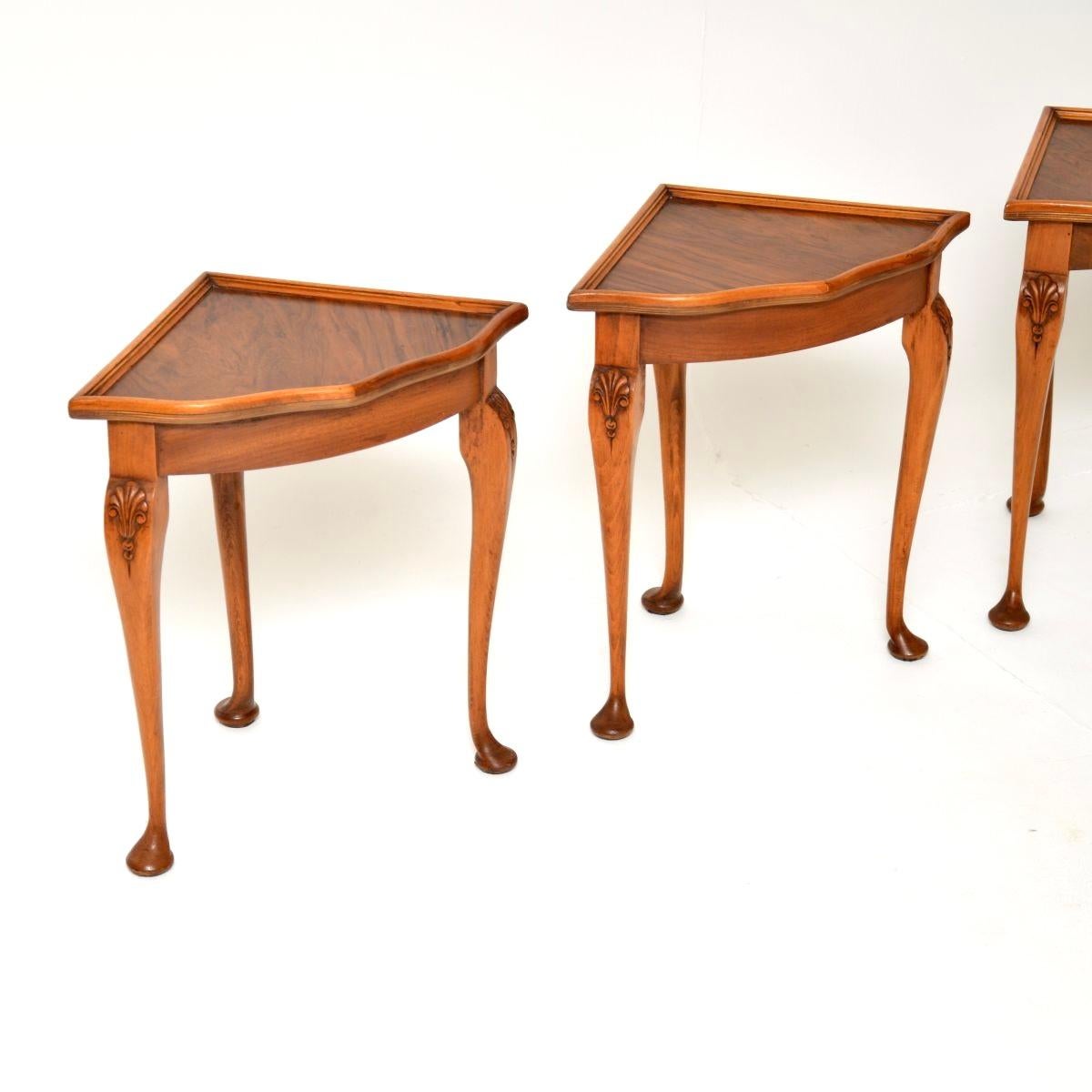 Antique Figured Walnut Pie Crust Nesting Coffee Table For Sale 2