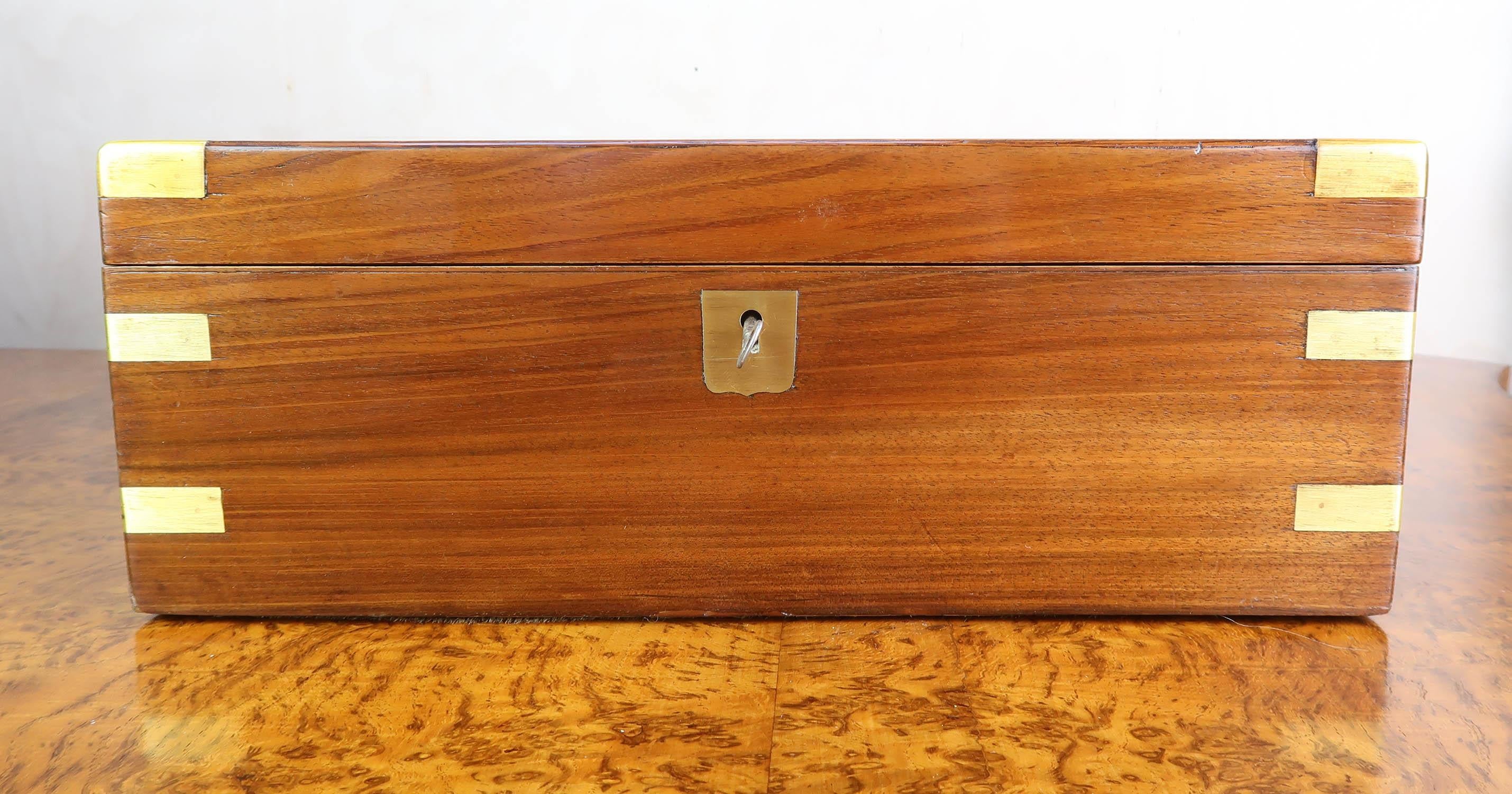 Antique Figured Walnut Writing Box With Secret Drawers. English C.1860 In Good Condition In St Annes, Lancashire
