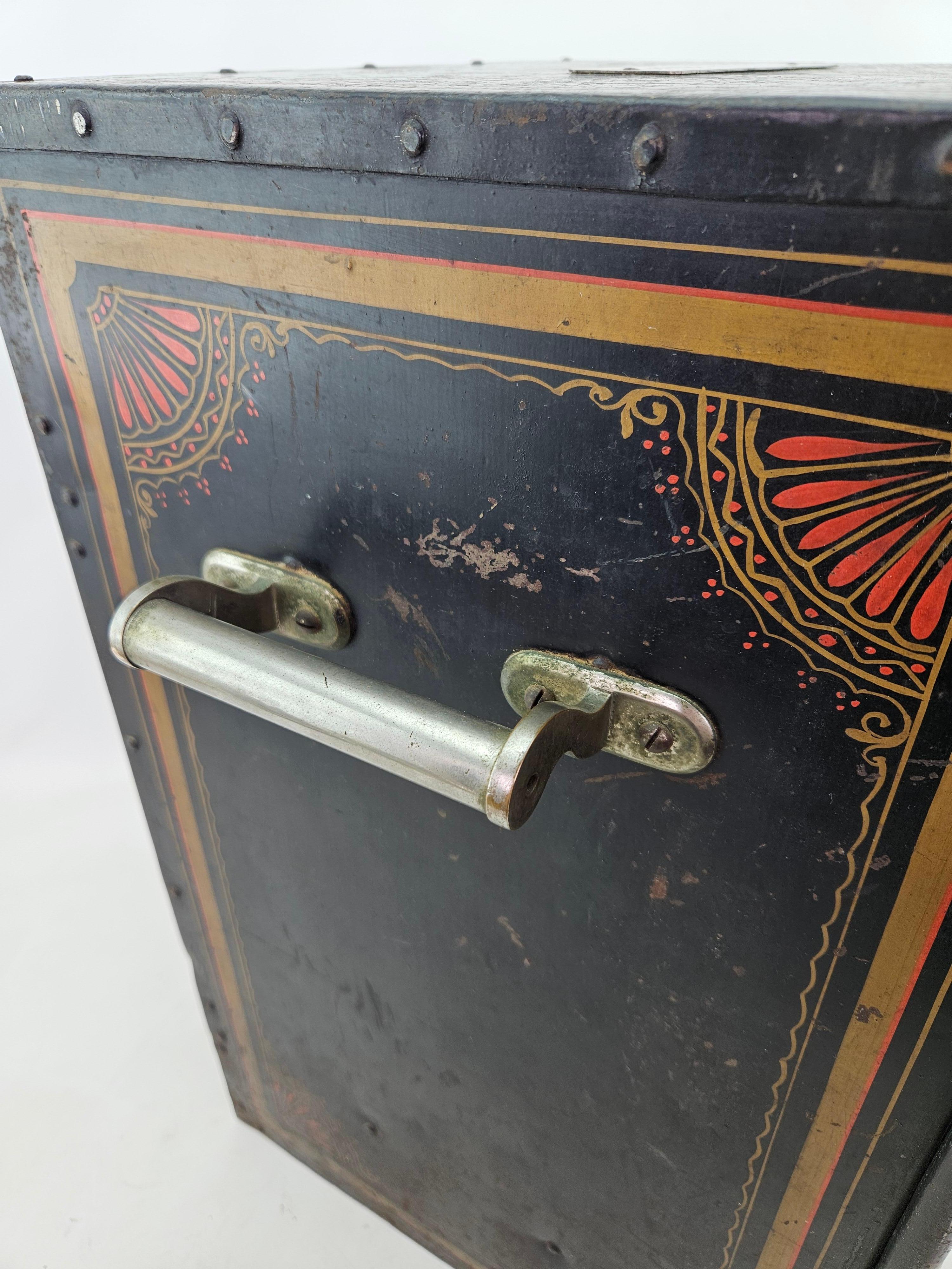 Antique File Safe In Good Condition In Hamilton, Ontario