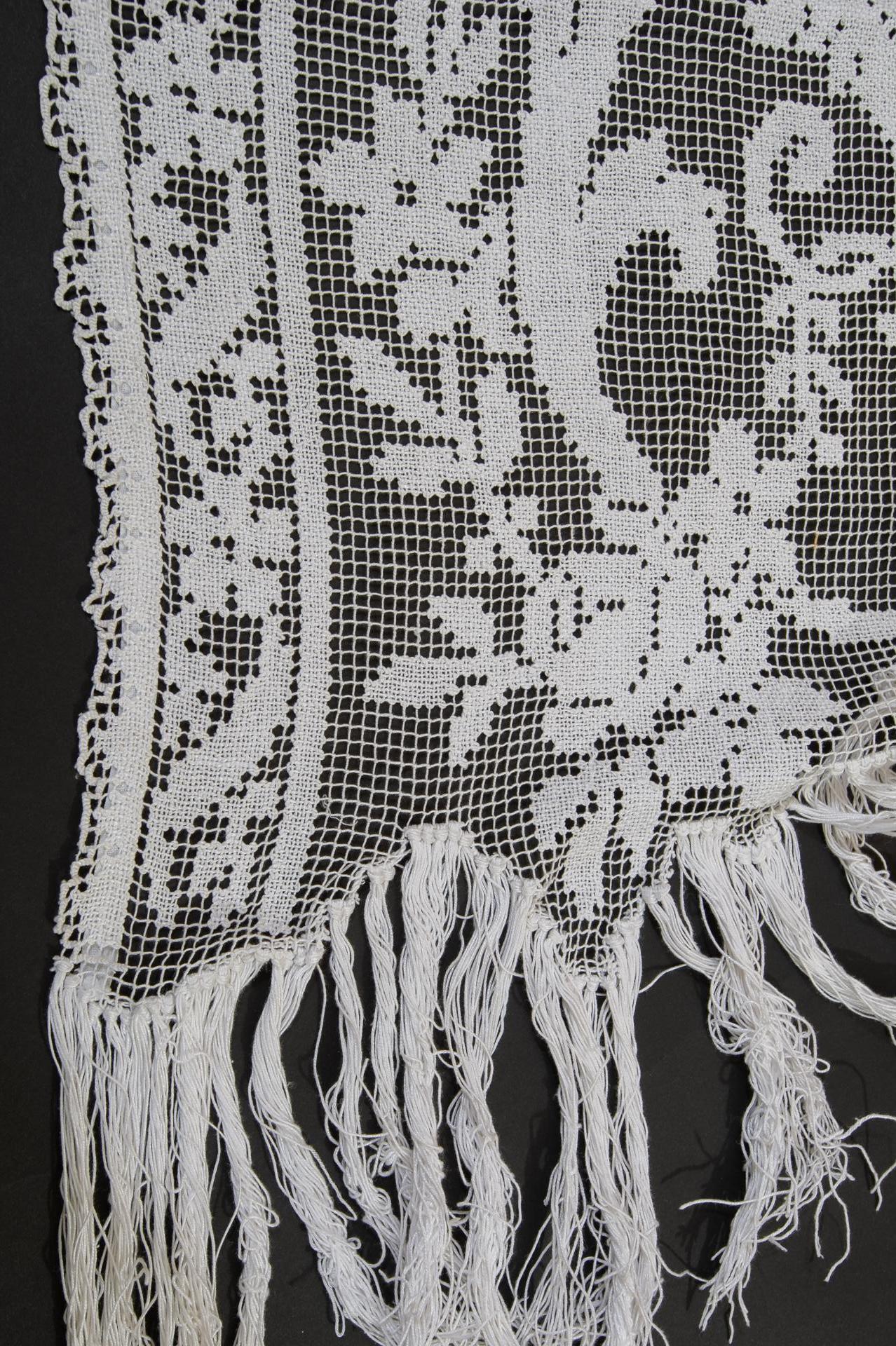 Antiker Filet-Vorhang (Handgewebt) im Angebot