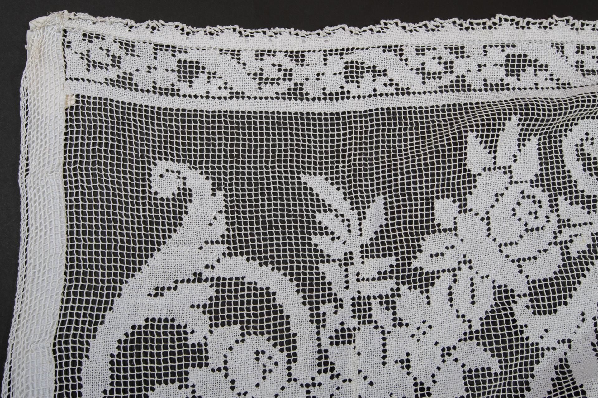 Tissé à la main Rideau filet ancien également pour lit en vente