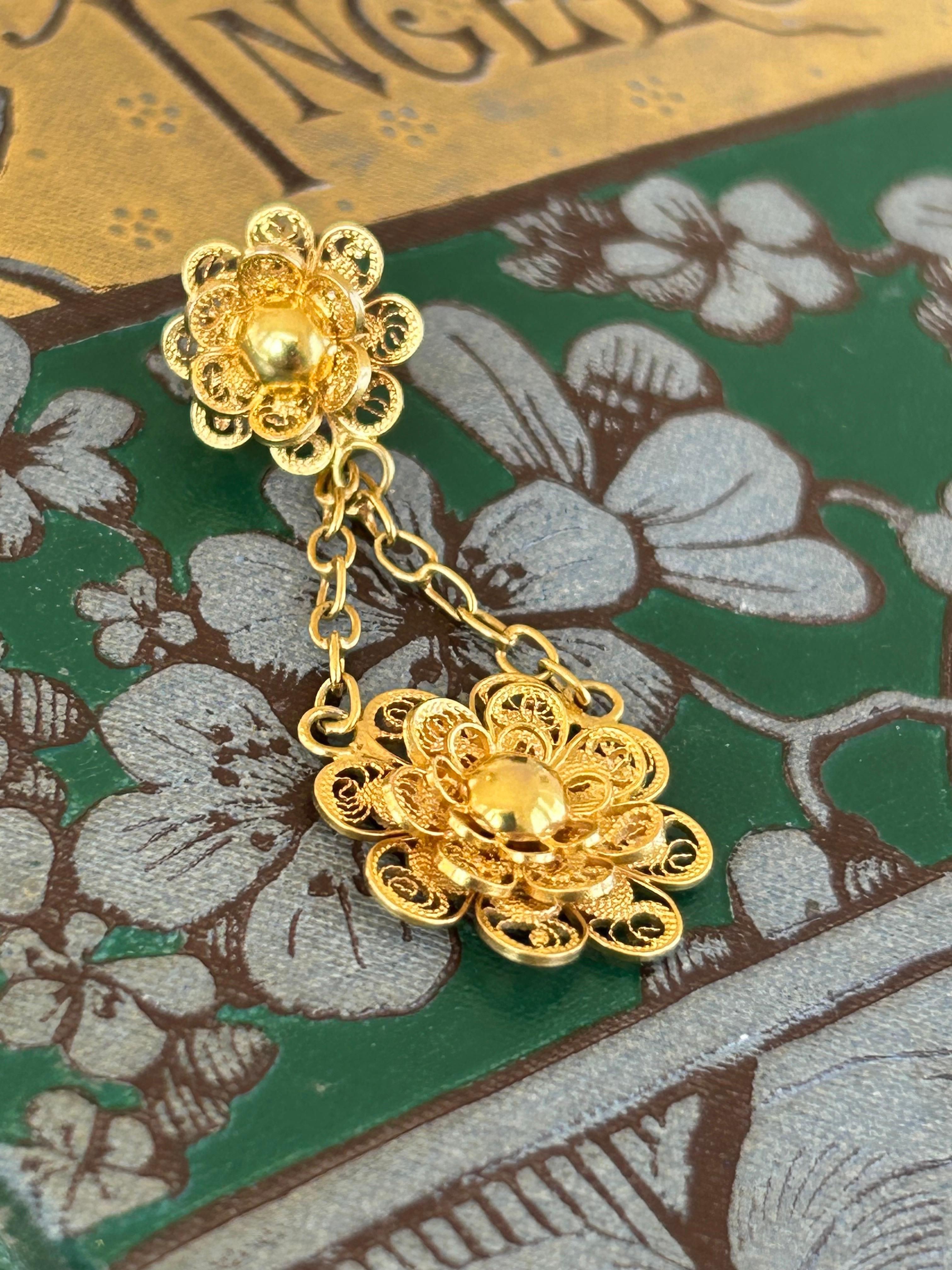 Antique Victorian Etruscan Revival Filigree 14k Gold Dangle Earrings. Hallmarks: 585 Dutch assay mark. LxW: 4.3 x 1.6 cm. Weight: 5.17 grams.