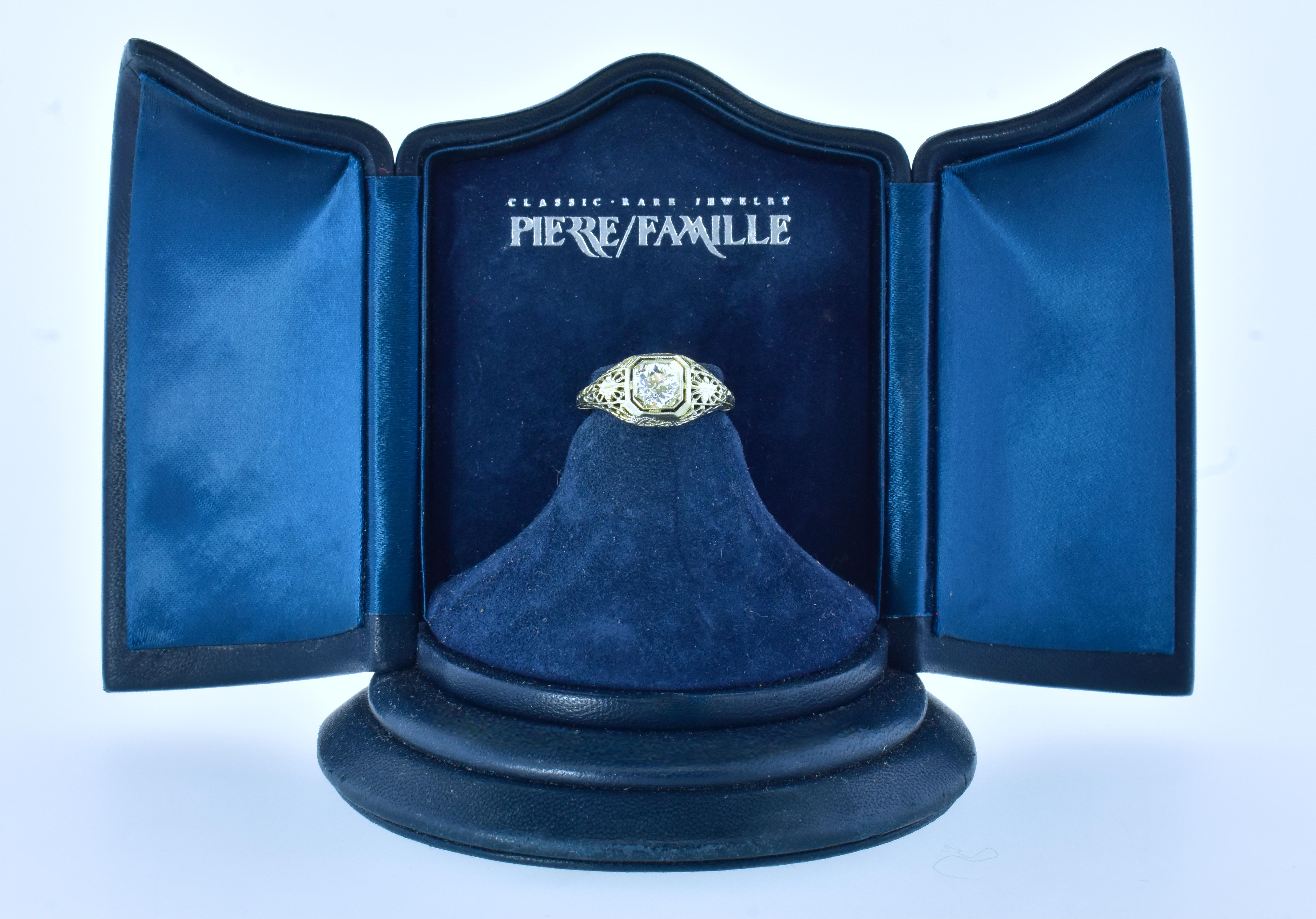 Antique Filigree Fine .65 ct. Bague américaine en or blanc 18 carats et diamants, c. 1920 en vente 3