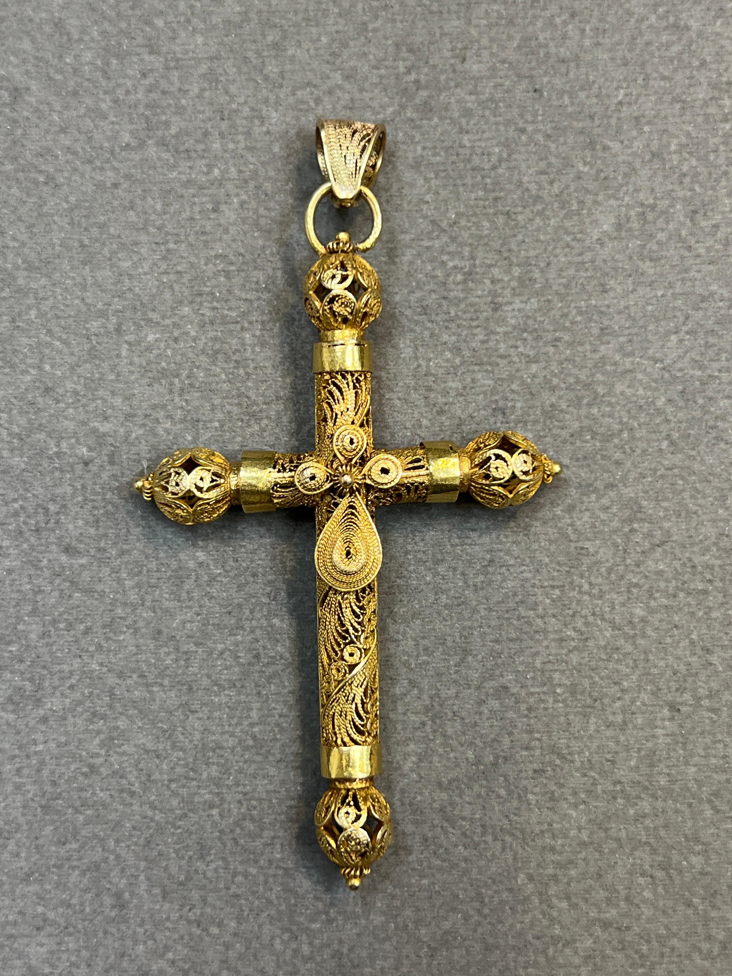 Antique Filigree Gold Cross Pendant In Excellent Condition For Sale In New York, NY