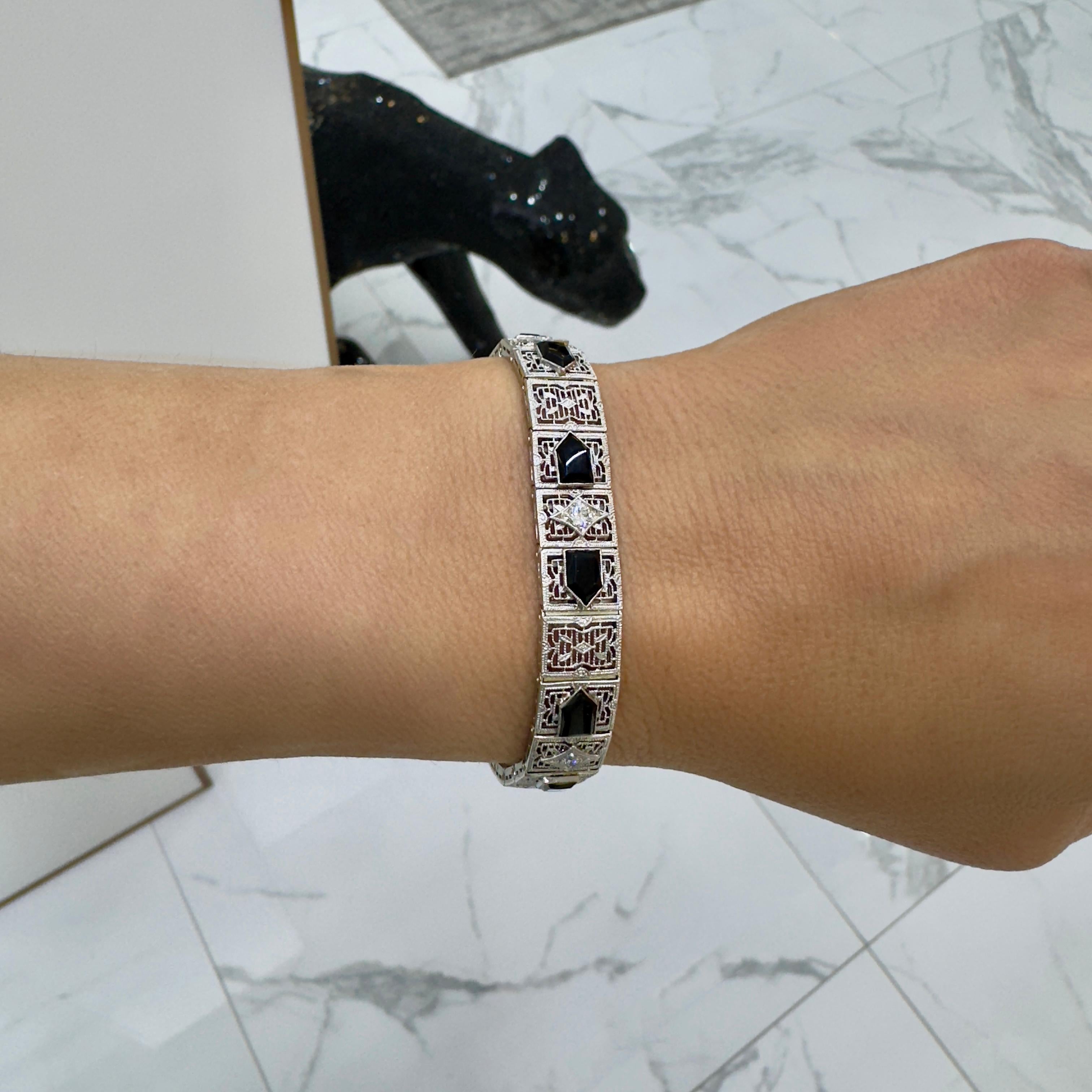 Bracciale antico filigranato in oro bianco 14 carati e platino con diamanti e onice in vendita 2