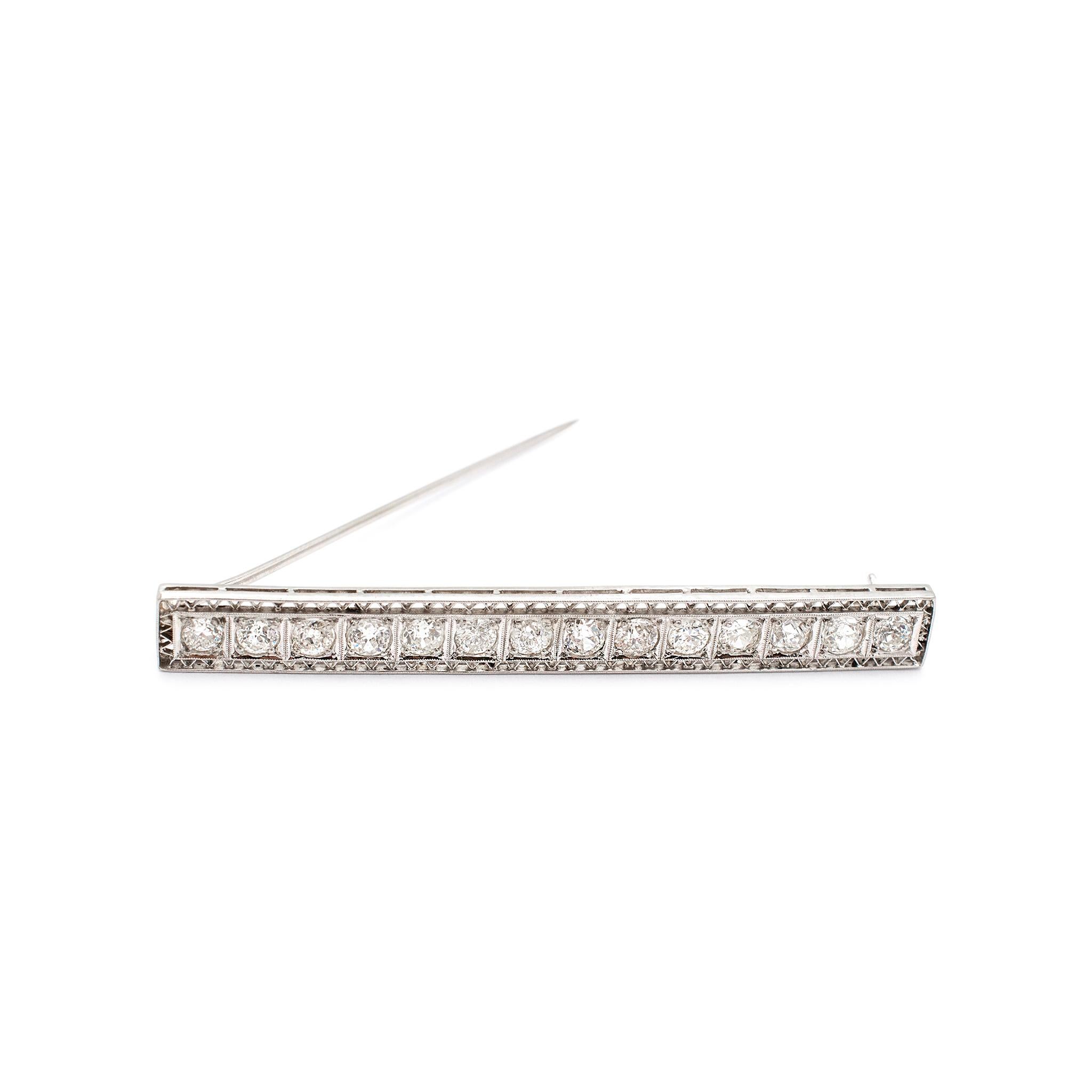 Antique Filigreed Art Deco Platinum & 14K White Gold Diamond Bar Brooch In Excellent Condition For Sale In Houston, TX