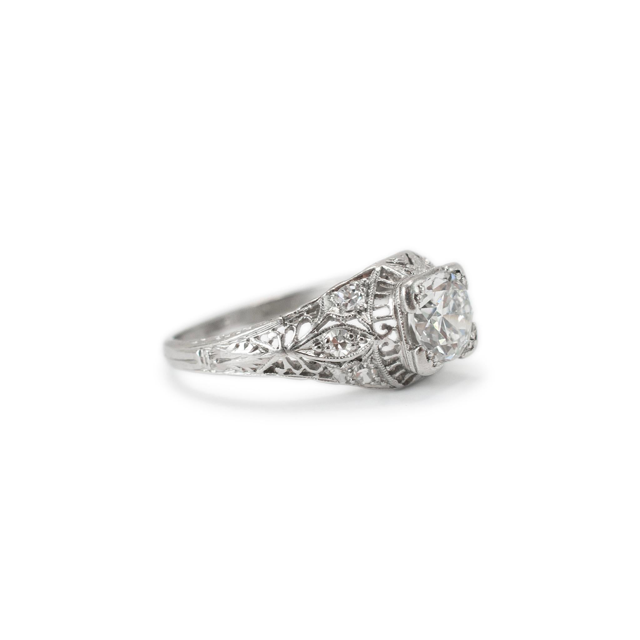 Taille vieille Europe Bague de fiançailles ancienne en platine filigranée avec diamant taille vieille Europe de 0,74 carat en vente
